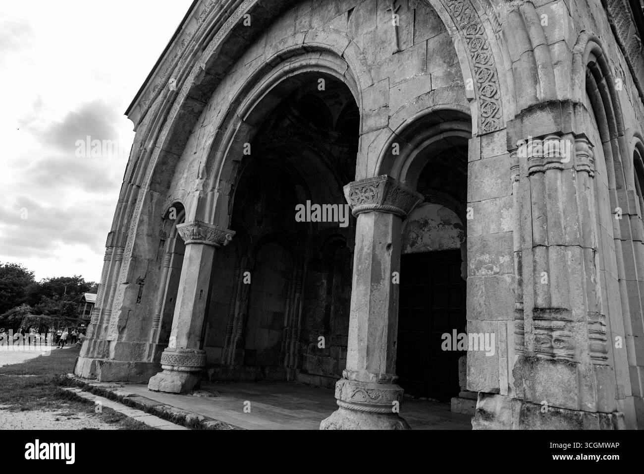 Kutaisi, Georgien - 15. Juni 2024: Die Kathedrale von Bagrati, ein Meisterwerk mittelalterlicher georgianischer Architektur, ist eine Kathedrale aus dem 11. Jahrhundert in der Stadt Kuta Stockfoto