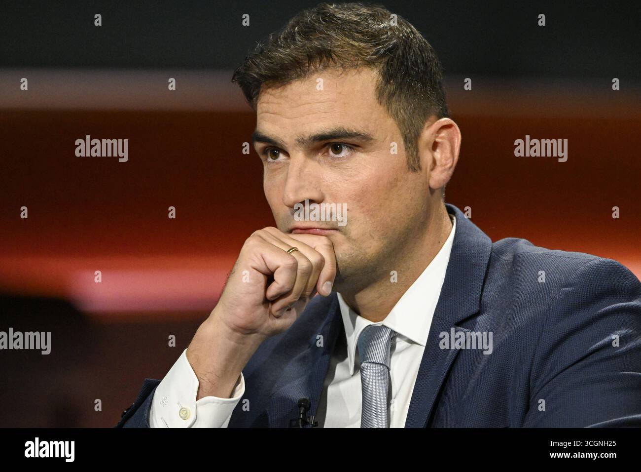 Jan Philipp Burgard Journalist 08/25 Ihr Jan Philipp Burgard am 28. August 2025 in Markus Lanz , ZDF Aufzeichnung vom 27. August 2025 TV Fernsehen Talkshow Talk Show Deutschland deutsch deutscher Mann Journalismus Autor Chefredakteur DIE WELT deutscher Journalist Journalist quer Porträt nachdenklich aufgestützt zuhörend *** Jan Philipp Burgard Journalist 08 25 Ihr Jan Philipp Burgard am 28. August 2025 in Markus Lanz , ZDF Aufnahme vom 27. August 2025 TV TV Talk Show Talk Show Germany German German German German German German man Journalism Author Editor-in-in-in-in-in-in-in-Chefredakteur DIE WELT Journalist Journalist Journalist Journalist Journalist Journalismus Cross Portrai Stockfoto