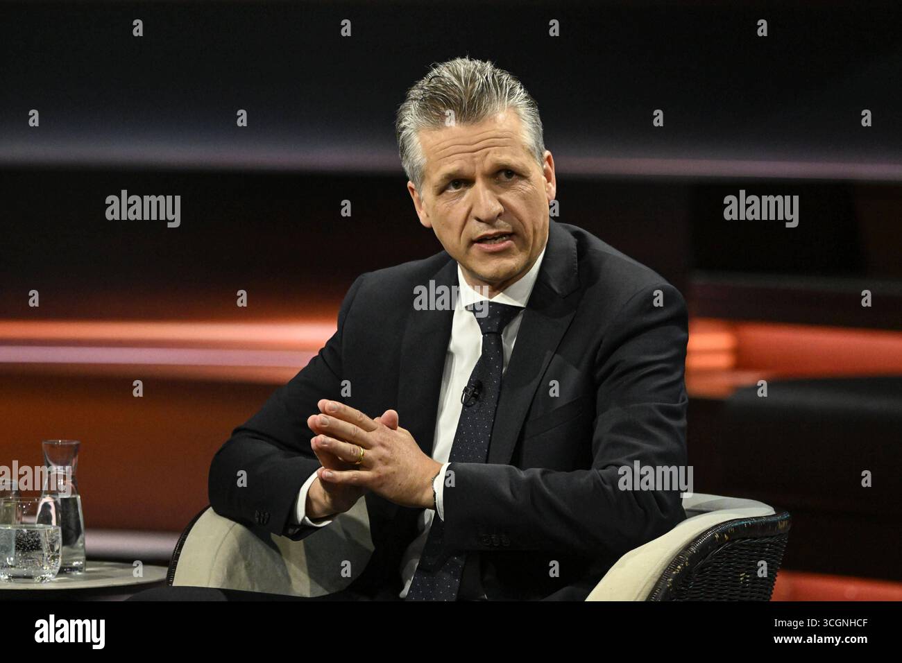 Thorsten frei Politiker 08/25 Ihr Thorsten frei am 28. August 2025 in Markus Lanz , ZDF Aufzeichnung vom 27. August 2025 TV Fernsehen Talkshow Talkshow Deutschland deutsch deutscher Mann Politik CDU Kanzleramtschef Kanzleramt deutscher Mann Politik CDU Kanzleramtschef Kanzleramt deutscher Politiker quer halb sitzend sprechend gestikuliert *** Thorsten frei Politiker 08 25 ihr Thorsten frei am 28. August 2025 in Markus Lanz , ZDF Aufnahme vom 27. August 2025 TV Talkshow Talkshow Deutschland deutscher Mann Politik CDU Kanzleramschkanzleramtskanzleramtskanzleramtsleiter deutscher Politiker Quersitzend deutscher Politiker Gestikulating Stockfoto