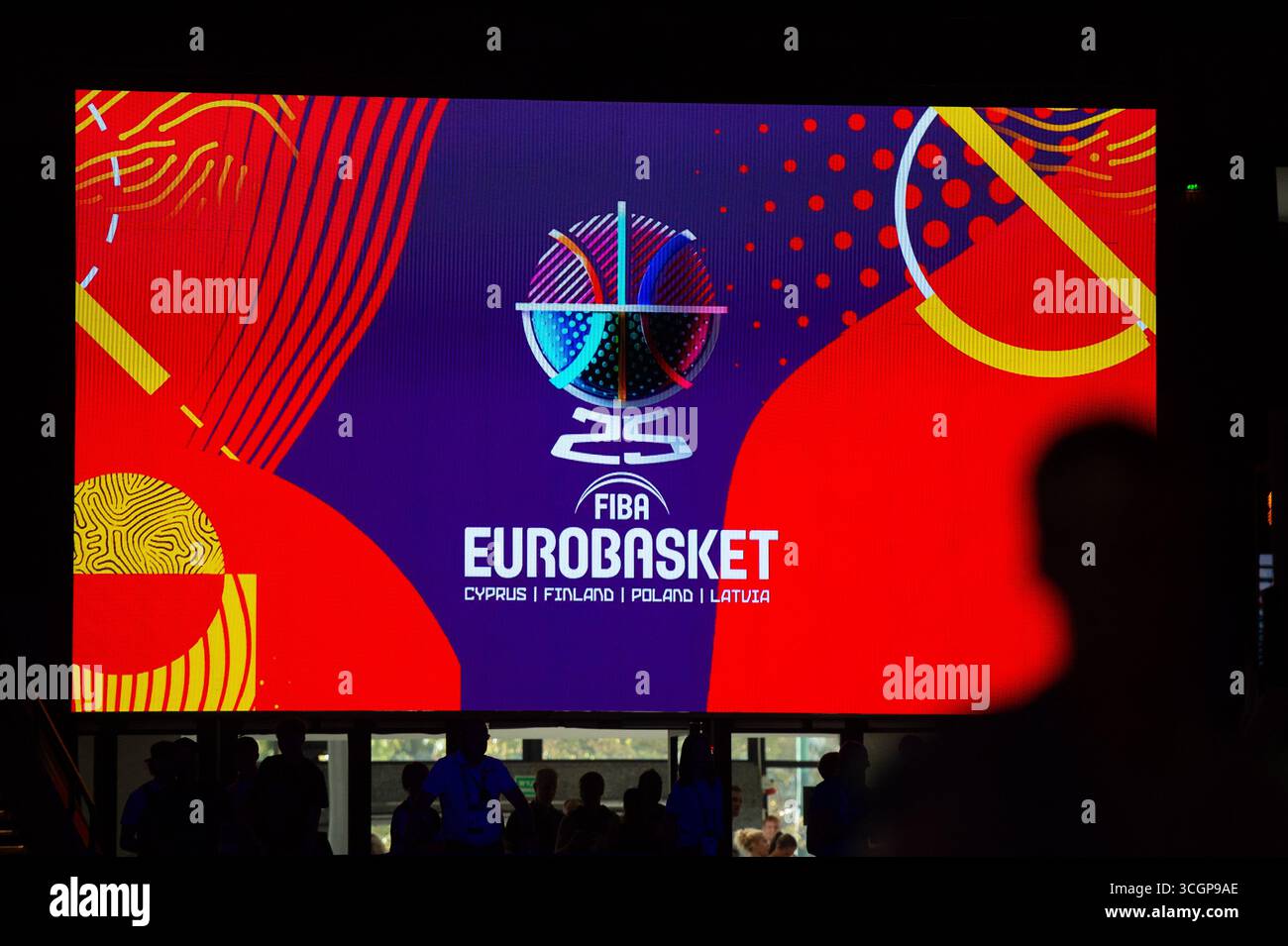 KATTOWITZ, POLEN – 28. AUGUST 2025: Basketball: EuroBasket 2025: Belgien – Frankreich in der Spodek Arena Kattowitz. EuroBasket-Logo. Stockfoto