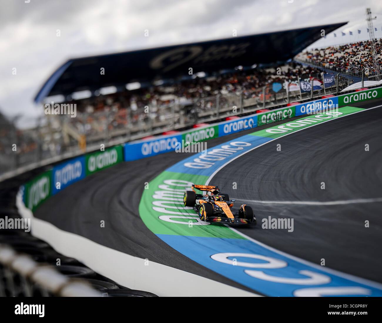 ZANDVOORT - Oscar Piastri (McLaren) während des zweiten freien Trainings vor dem Grand Prix der Niederlande auf dem Zandvoort Circuit. ANP REM VAN DER WAL **Foto mit Neige-/Verschiebeobjektiv** Stockfoto