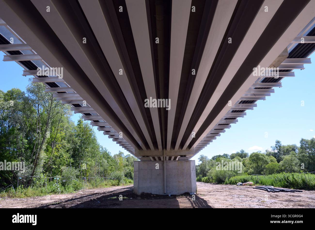 Eisenbahnbrücke über den Dunajec in Nowy Sącz Stockfoto