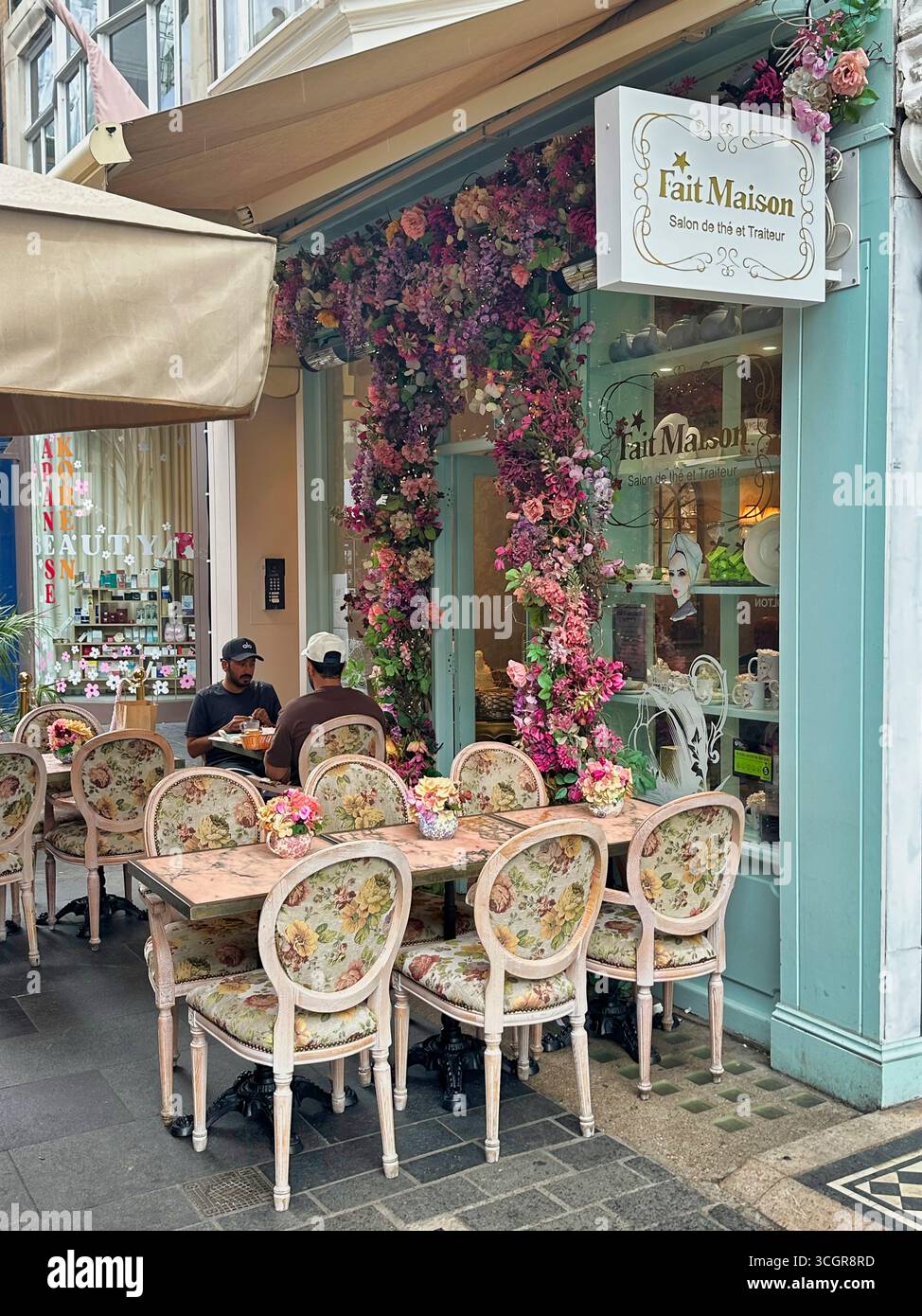 London, W1 - Großbritannien 28. August 2025 das Fait Maison Restaurant in der South Molten Street, Mayfair, London W1 Stockfoto