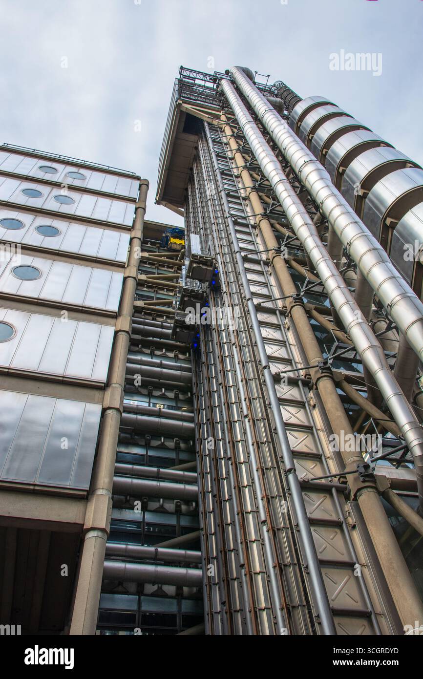 Lloyds-Gebäude, bekannt als Inside-Out Building, Lime Street, London. England. Klasse I aufgeführt. Stockfoto