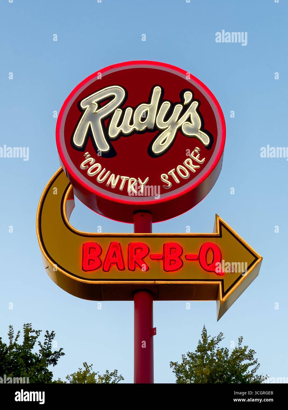 Rudy's Country Store und Bar-B-Q in Austin, Texas, USA. Texanisches Grillrestaurant. - Smartphone-aufgenommenes Stockfoto