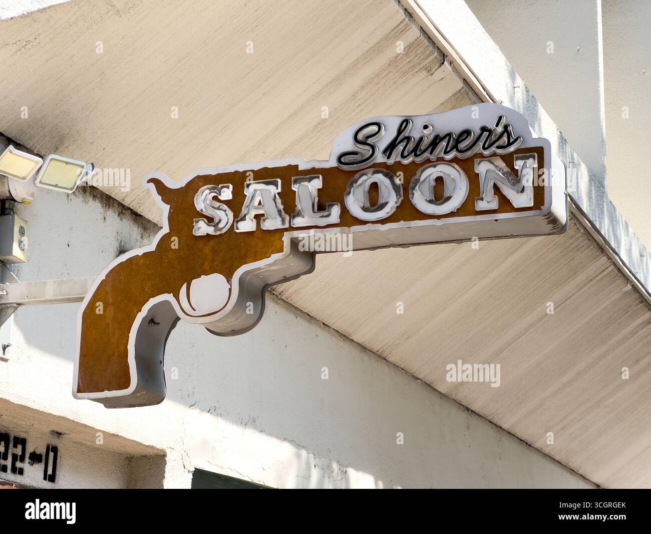 Shiner's Saloon in Austin, Texas, USA. Bar in der Innenstadt von Austin mit Live-Musik. - Smartphone-aufgenommenes Stockfoto