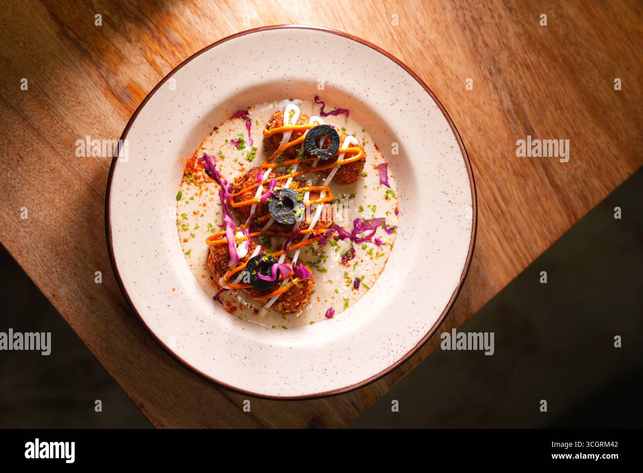 Auswahl köstlicher Lebensmittel Fotografie Sammlung – Pasta, Brot, Wraps, indisches Curry und Gourmet-Mahlzeiten Stockfoto