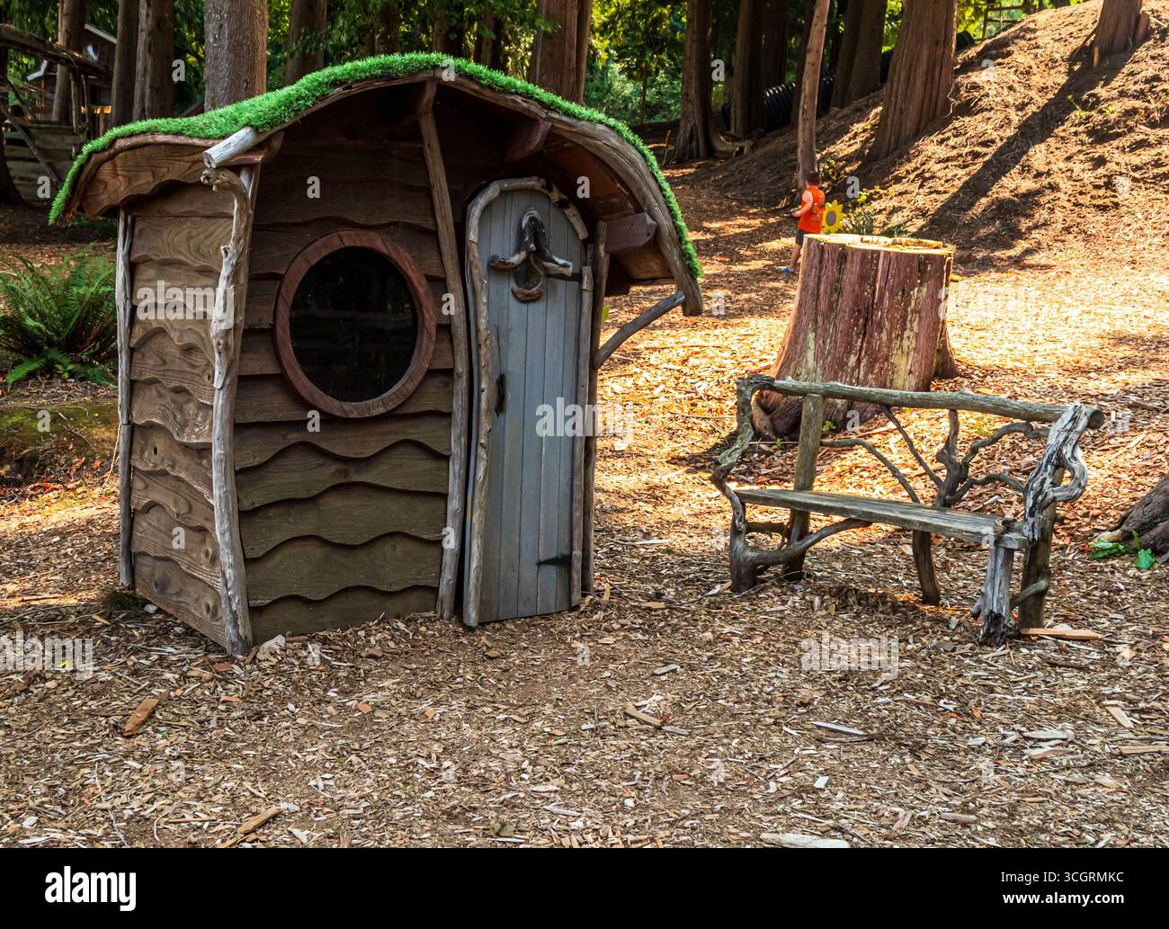 Niedliches kleines Hobbit-Haus auf einem Bauernhof auf Vancouver Island. Stockfoto