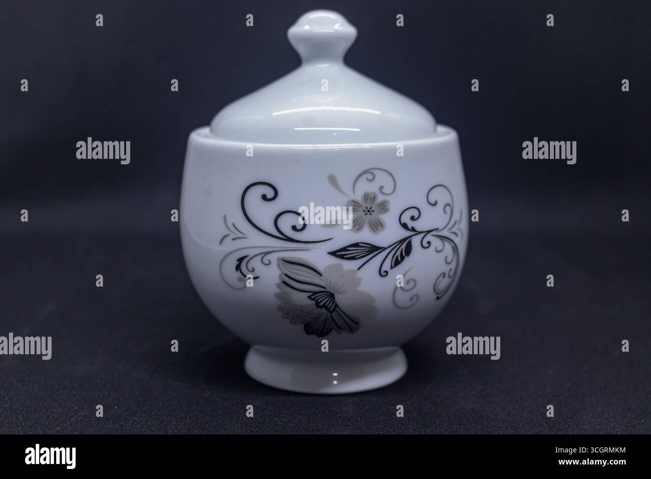 Perfekt für die Aufbewahrung von Zucker, Gewürzen oder kleinen Gegenständen Stockfoto