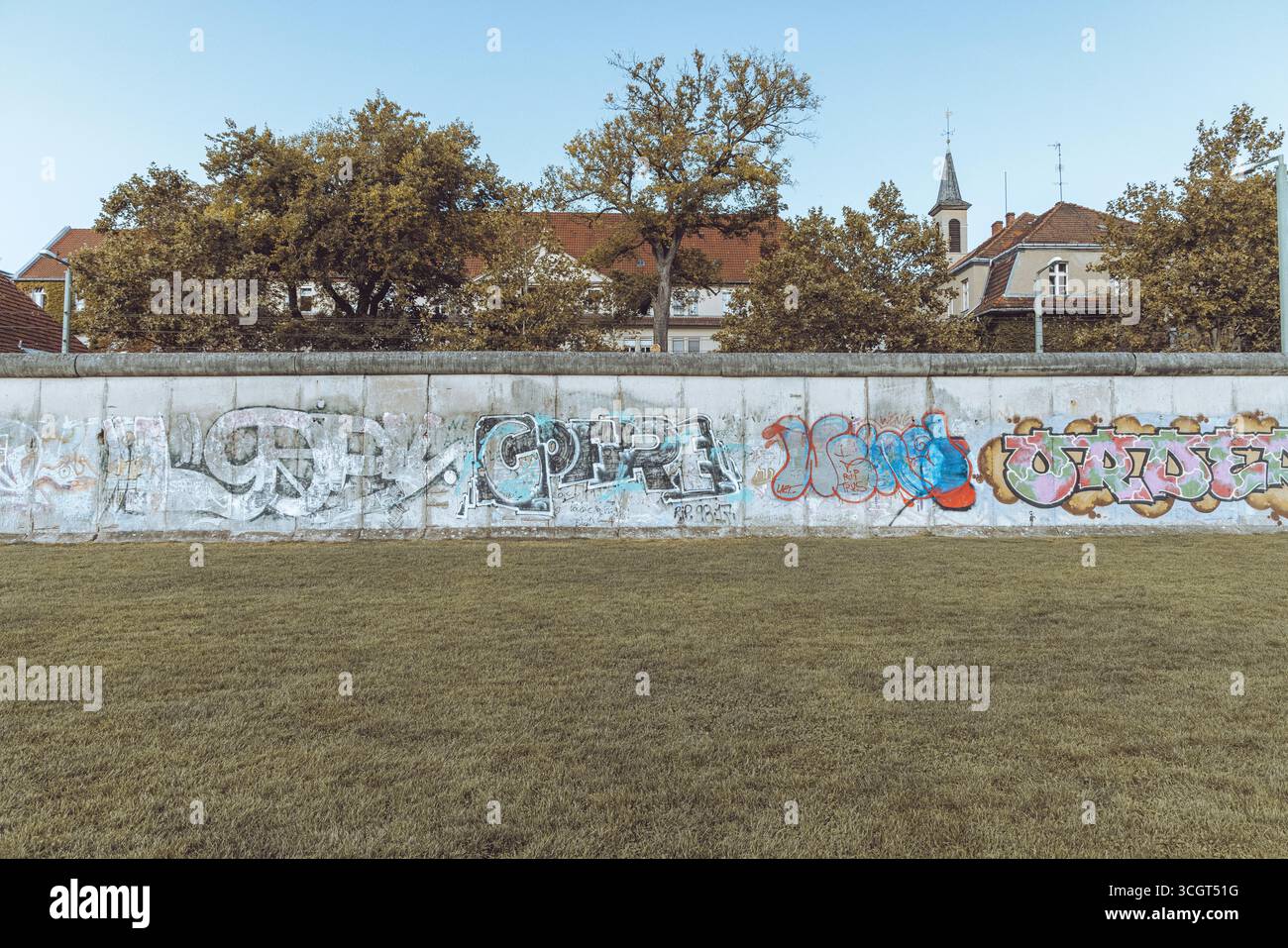 Die Berliner Mauer trennte Ost- und West-Berlin von 1961 bis 1989, symbolisierte die Teilung des Kalten Krieges und endete mit der Wiedervereinigung Deutschlands. Stockfoto