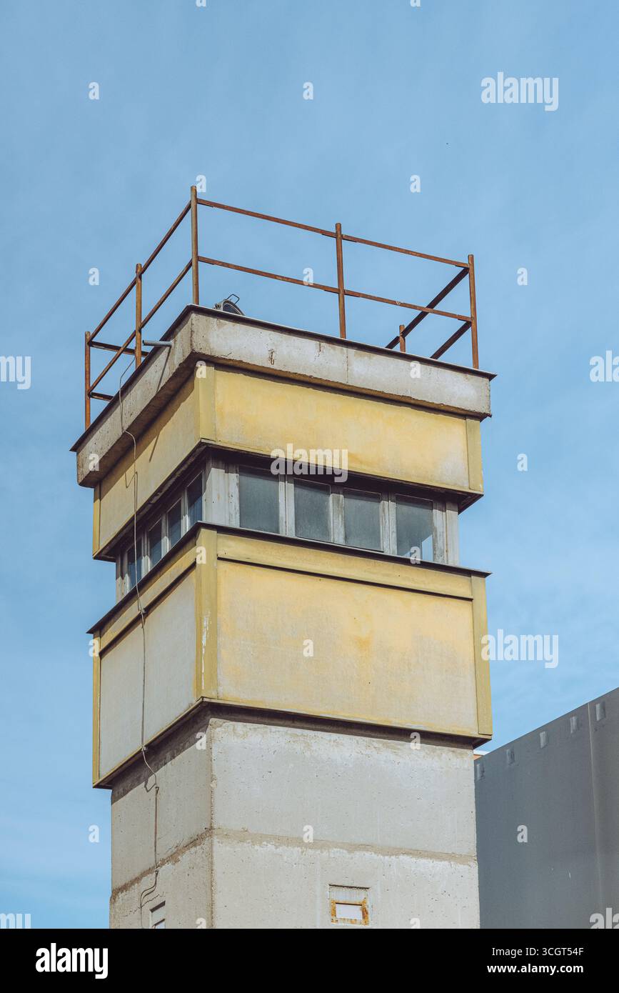 Die Berliner Mauer trennte Ost- und West-Berlin von 1961 bis 1989, symbolisierte die Teilung des Kalten Krieges und endete mit der Wiedervereinigung Deutschlands. Stockfoto