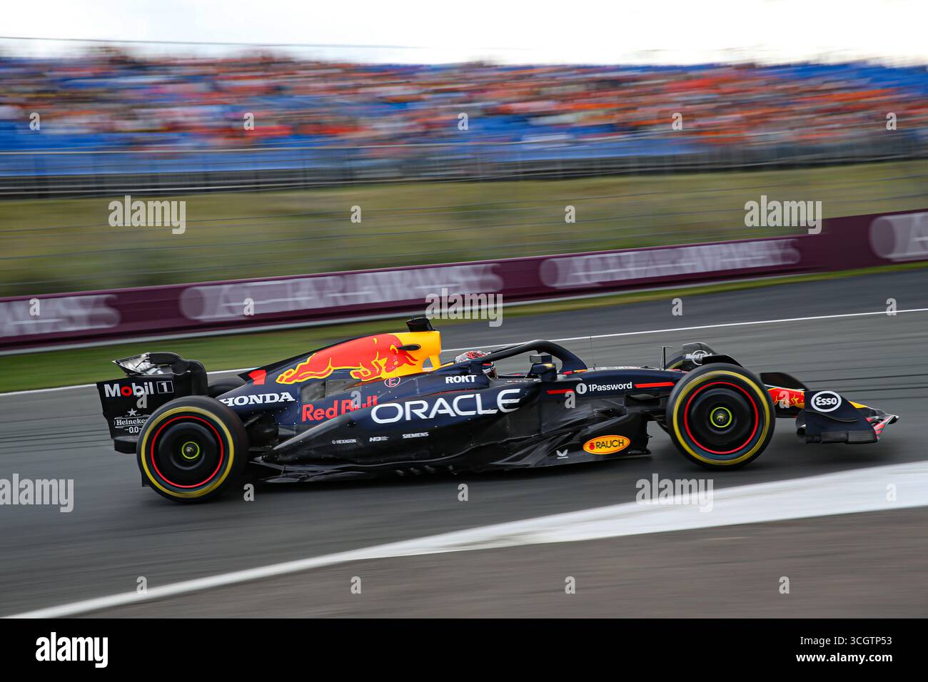 Zandvoort, Nederlands. August 2025. Max Verstappen (NED) - Oracle Red Bull Racing - Red Bull RB21 - Honda RBPT am Freitag, 2. Tag, Formel 1 Heineken Dutch Grand Prix 2025, Zandvoort, die Nederlands, vom 28. Bis 31. August - Runde 15 von 24 von 2025 F1 World Championship Credit: Alessio de Marco | Avens-Images.com/Alamy Live News Stockfoto
