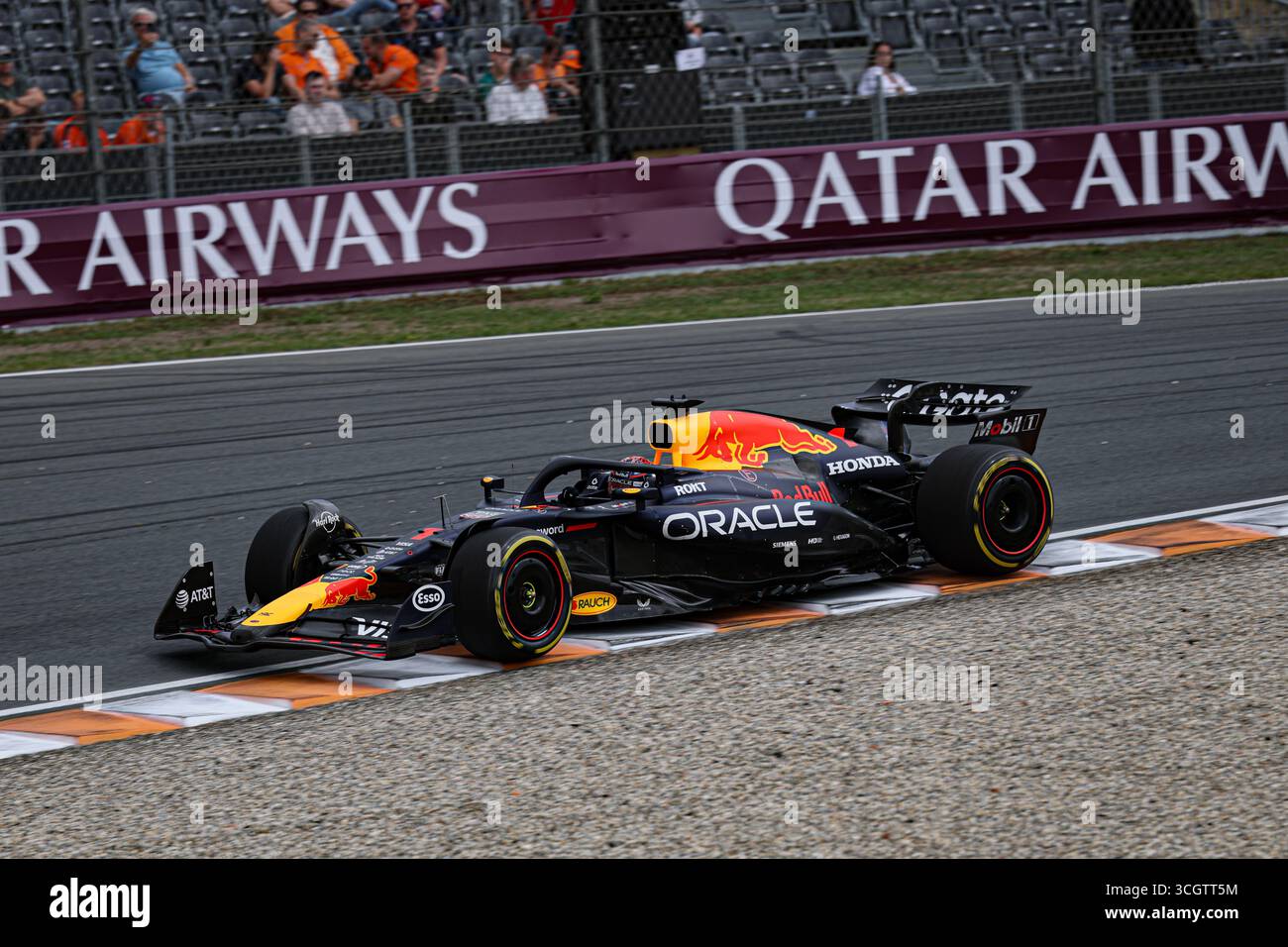 Zandvoort, Nederlands. August 2025. Max Verstappen (NED) - Oracle Red Bull Racing - Red Bull RB21 - Honda RBPT am Freitag, 2. Tag, Formel 1 Heineken Dutch Grand Prix 2025, Zandvoort, die Nederlands, vom 28. Bis 31. August - Runde 15 von 24 von 2025 F1 World Championship Credit: Alessio de Marco | Avens-Images.com/Alamy Live News Stockfoto