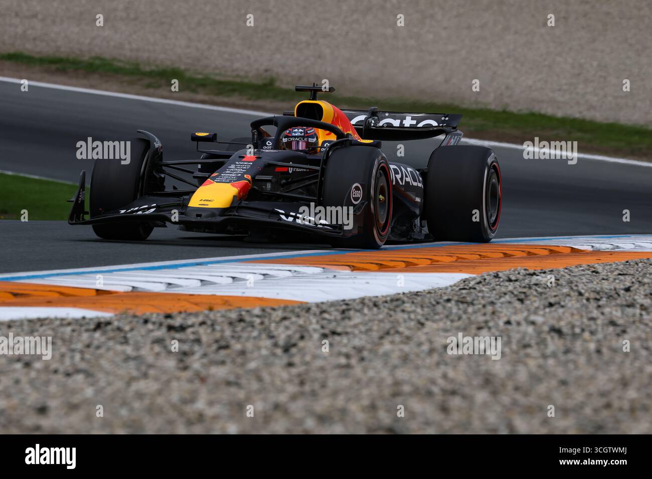 Zandvoort, Nederlands. August 2025. Max Verstappen (NED) - Oracle Red Bull Racing - Red Bull RB21 - Honda RBPT am Freitag, 2. Tag, Formel 1 Heineken Dutch Grand Prix 2025, Zandvoort, die Nederlands, vom 28. Bis 31. August - Runde 15 von 24 von 2025 F1 World Championship Credit: Alessio de Marco | Avens-Images.com/Alamy Live News Stockfoto