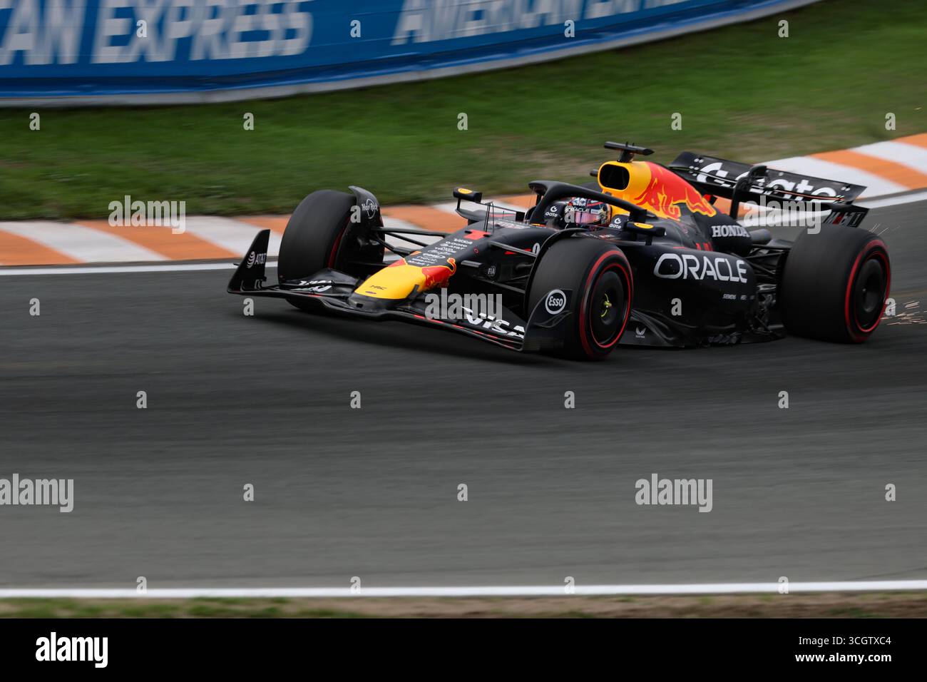Zandvoort, Nederlands. August 2025. Max Verstappen (NED) - Oracle Red Bull Racing - Red Bull RB21 - Honda RBPT am Freitag, 2. Tag, Formel 1 Heineken Dutch Grand Prix 2025, Zandvoort, die Nederlands, vom 28. Bis 31. August - Runde 15 von 24 von 2025 F1 World Championship Credit: Alessio de Marco | Avens-Images.com/Alamy Live News Stockfoto