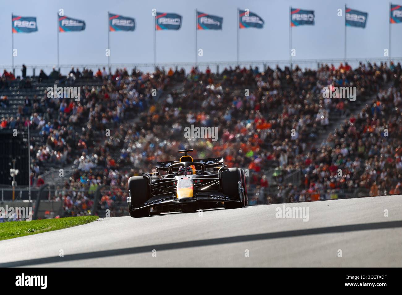 Zandvoort, Nederlands. August 2025. Max Verstappen (NED) - Oracle Red Bull Racing - Red Bull RB21 - Honda RBPT am Freitag, 2. Tag, Formel 1 Heineken Dutch Grand Prix 2025, Zandvoort, die Nederlands, vom 28. Bis 31. August - Runde 15 von 24 von 2025 F1 World Championship Credit: Alessio de Marco | Avens-Images.com/Alamy Live News Stockfoto