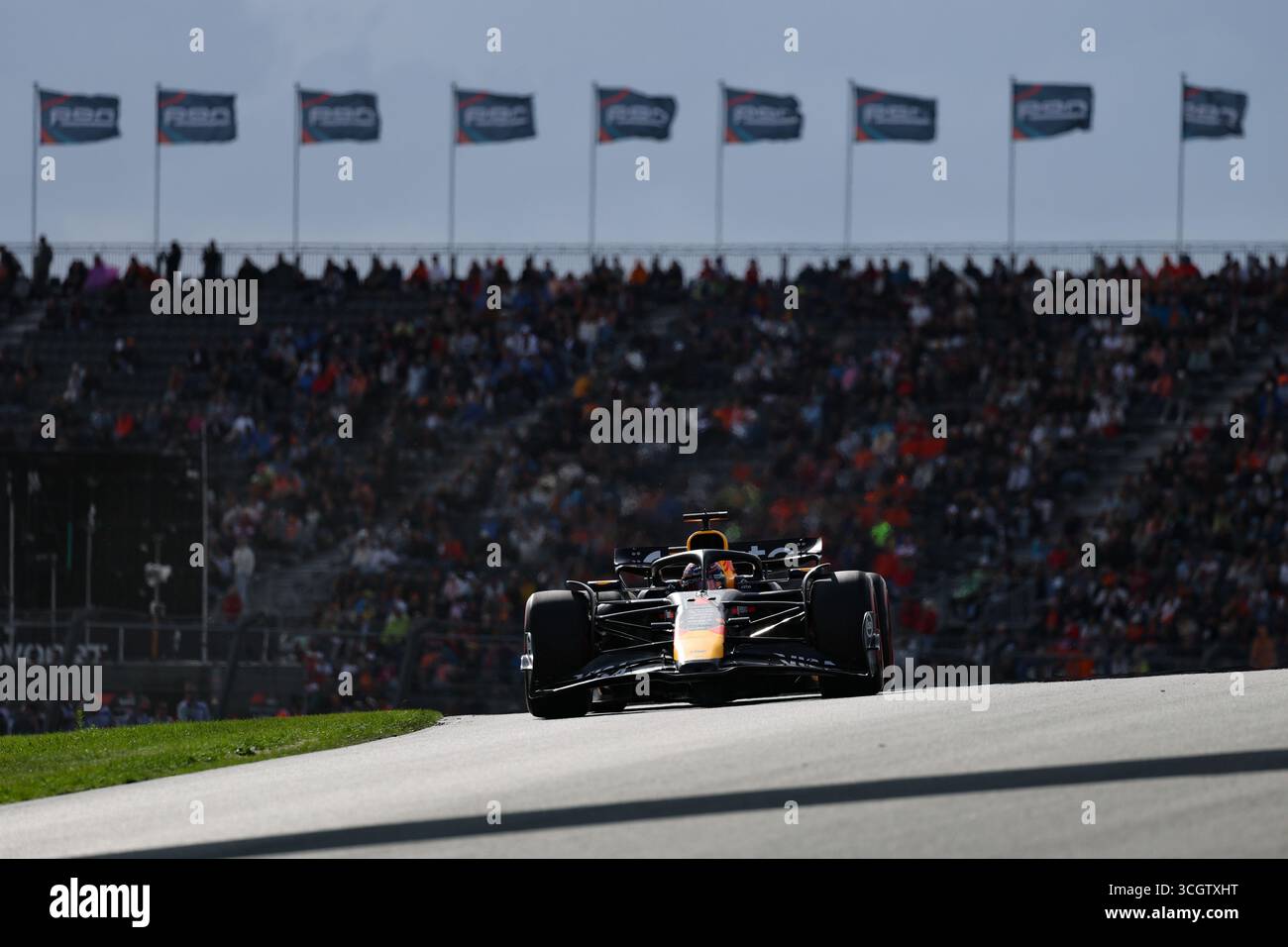 Zandvoort, Nederlands. August 2025. Max Verstappen (NED) - Oracle Red Bull Racing - Red Bull RB21 - Honda RBPT am Freitag, 2. Tag, Formel 1 Heineken Dutch Grand Prix 2025, Zandvoort, die Nederlands, vom 28. Bis 31. August - Runde 15 von 24 von 2025 F1 World Championship Credit: Alessio de Marco | Avens-Images.com/Alamy Live News Stockfoto