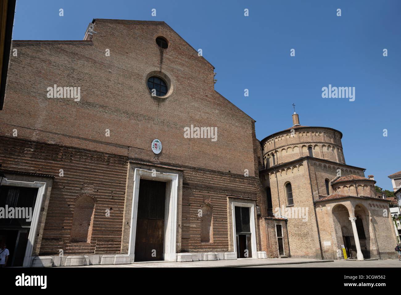 Die Kathedrale von Padua oder die Kathedrale der Heiligen Maria der Himmelfahrt auf der Piazza Duomo in Padua. Padua ist eine Stadt im Norden Italiens in der Region Veneto Stockfoto