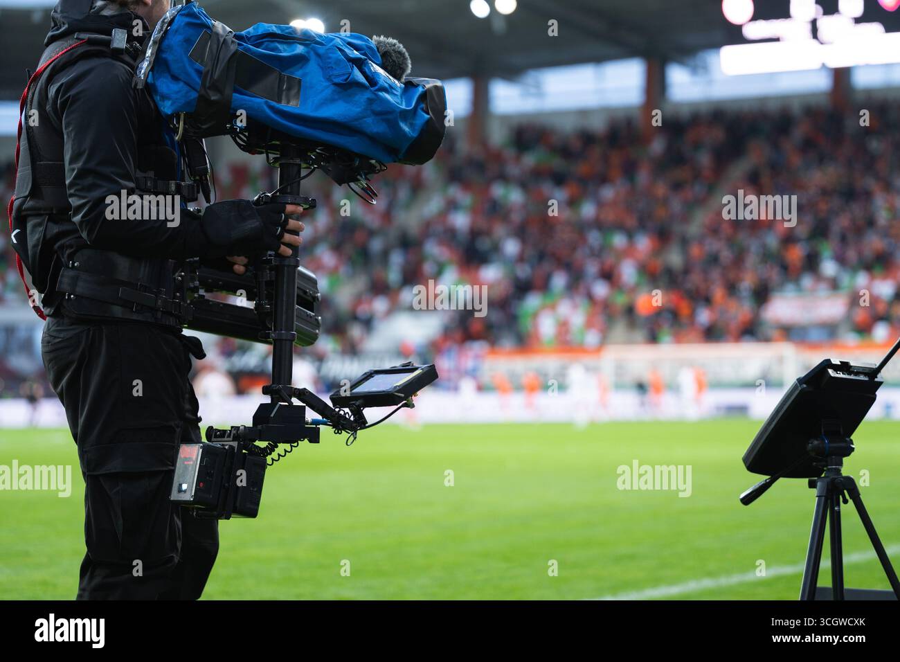 TV-Kamera auf dem Stabilisator im Fußballstadion Stockfoto