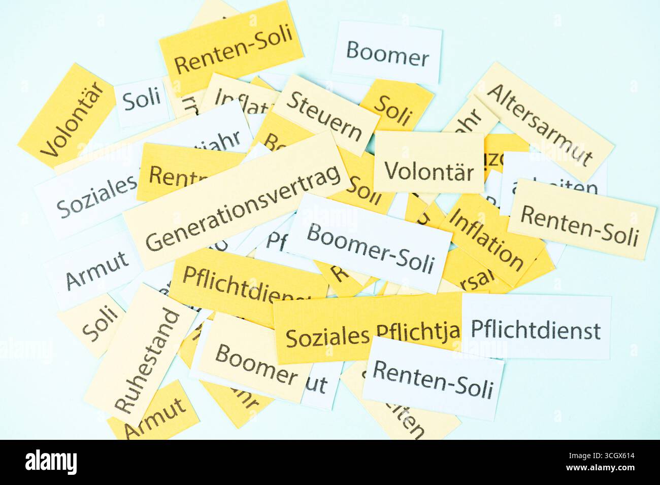 Obligatorisches Sozialjahr für Rentner, Generationsvertrag, Senioren, Rentner, Freiwilligenarbeit, boomer-Solidarität, deutsche Sprache Stockfoto