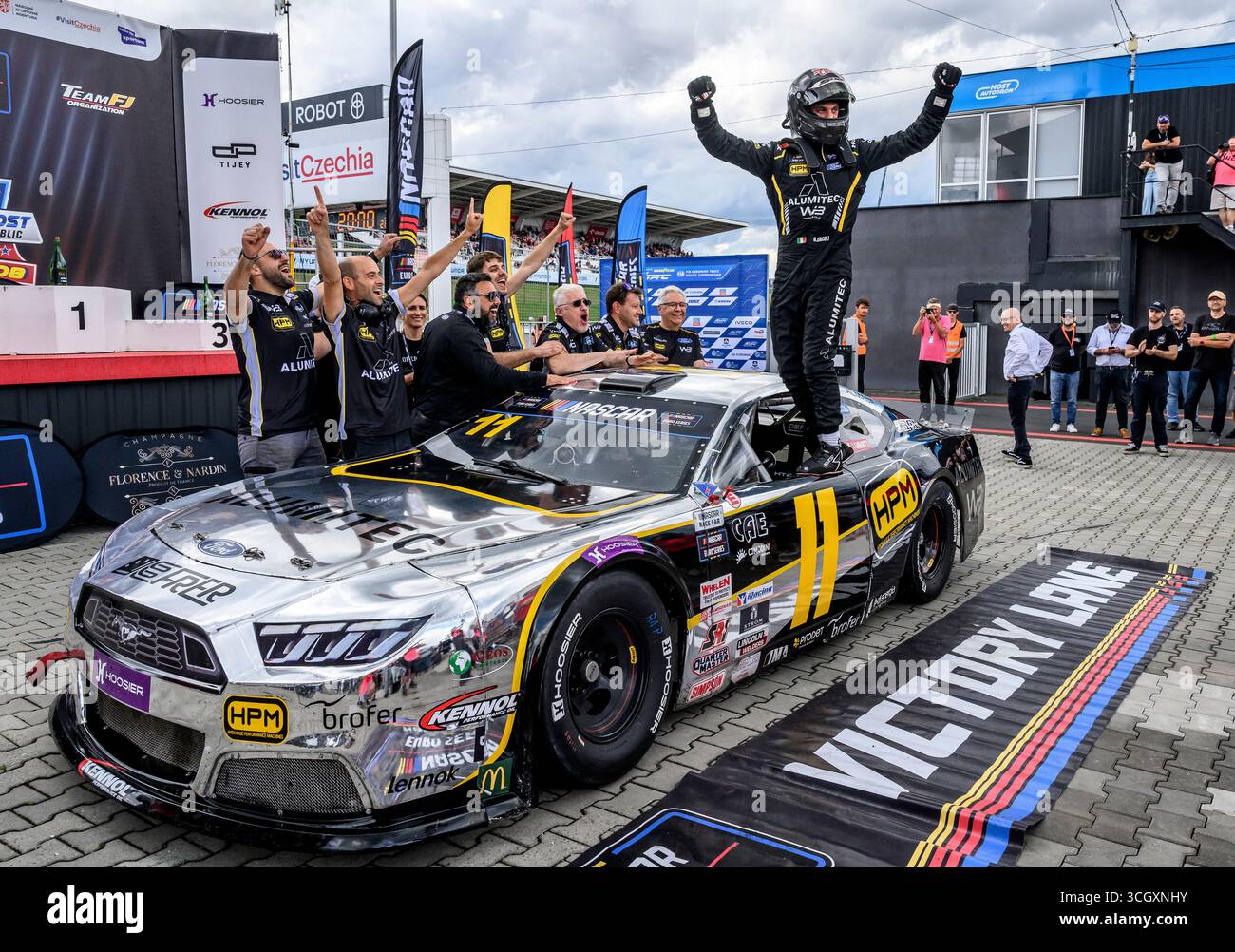 Most, Tschechische Republik. 30. August 2025. Das EuroNASCAR Pro-Rennen der NASCAR Euro Series fand am 30. August 2025 in der Tschechischen Republik statt. Sieger Gianmarco Ercoli aus Italien, Master Alumitec Racing Team. Quelle: Ondrej Hajek/CTK Photo/Alamy Live News Stockfoto