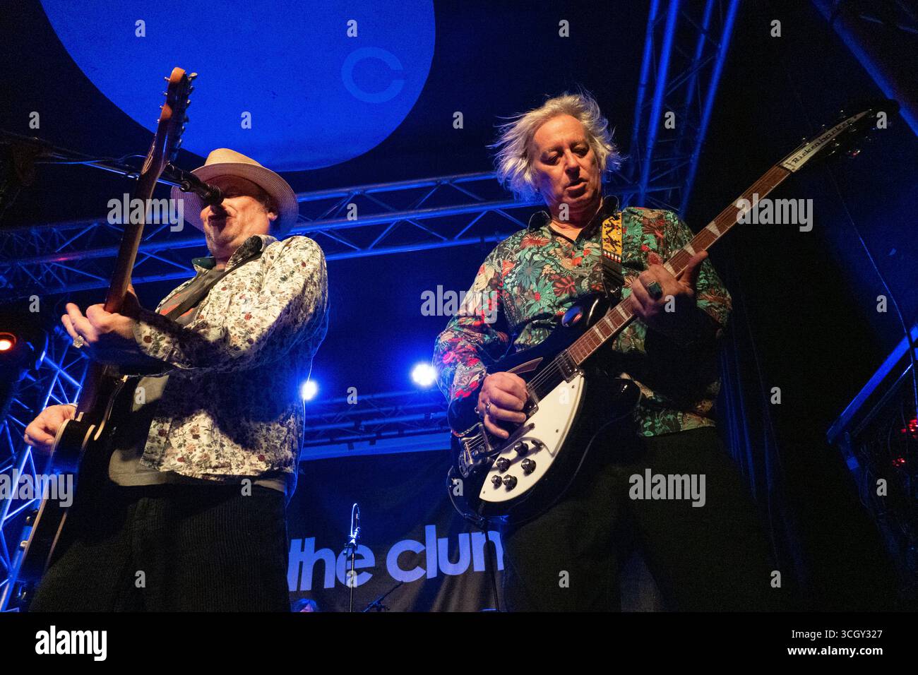 Newcastle, Großbritannien - 29. August 2025. Peter Buck (REM) und Luke Haines spielen einen ausverkauften Auftritt im Cluny, Newcastle upon Tyne. Quelle: Jill O'Donnell/Alamy Live News Stockfoto