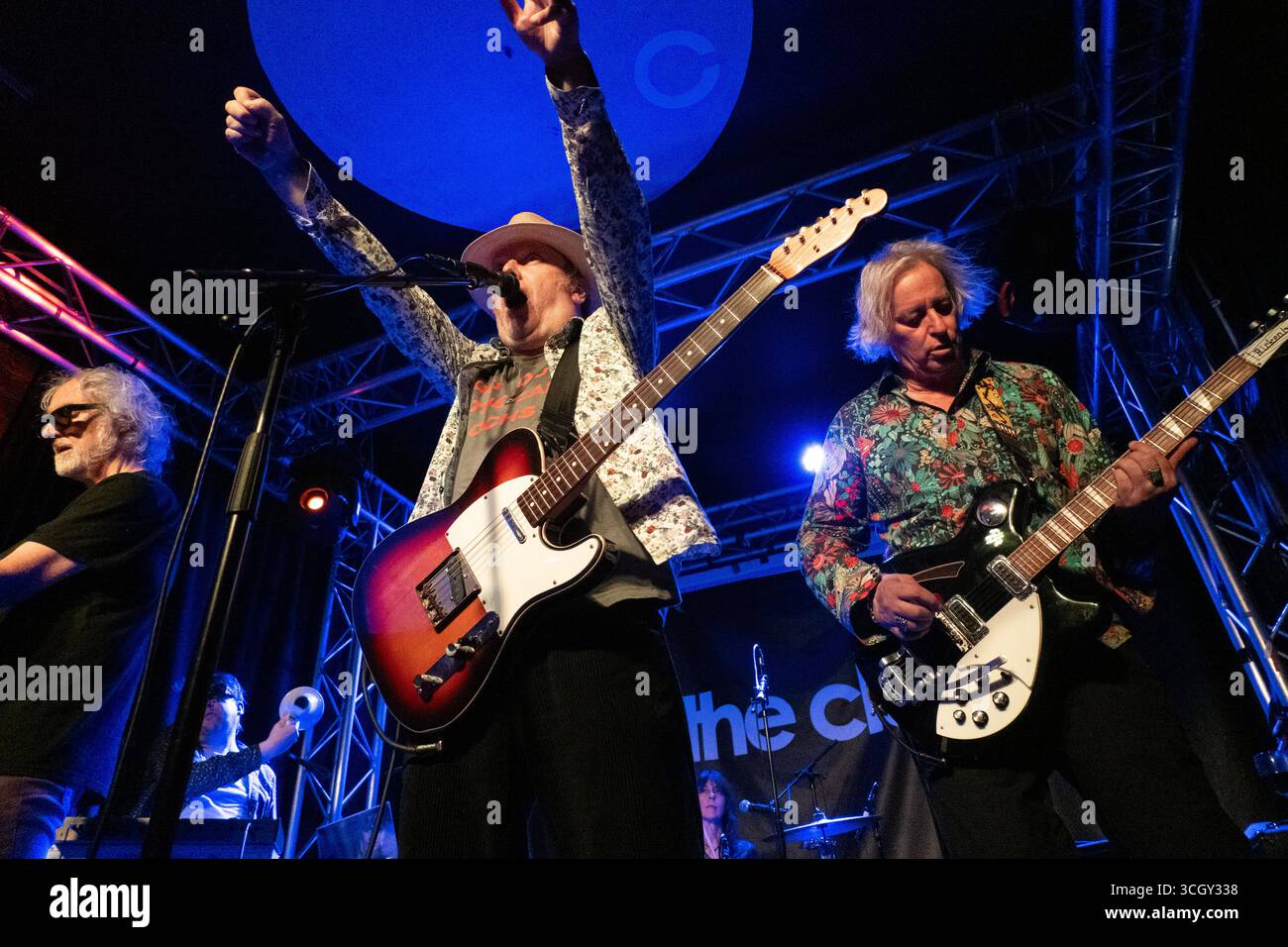Newcastle, Großbritannien - 29. August 2025. Peter Buck (REM) und Luke Haines spielen einen ausverkauften Auftritt im Cluny, Newcastle upon Tyne. Quelle: Jill O'Donnell/Alamy Live News Stockfoto