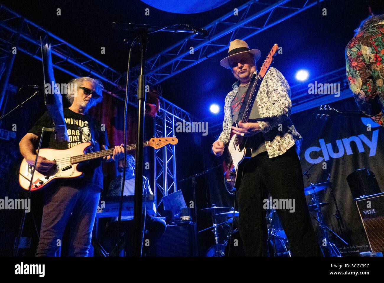 Newcastle, Großbritannien - 29. August 2025. Peter Buck (REM) und Luke Haines spielen einen ausverkauften Auftritt im Cluny, Newcastle upon Tyne. Quelle: Jill O'Donnell/Alamy Live News Stockfoto