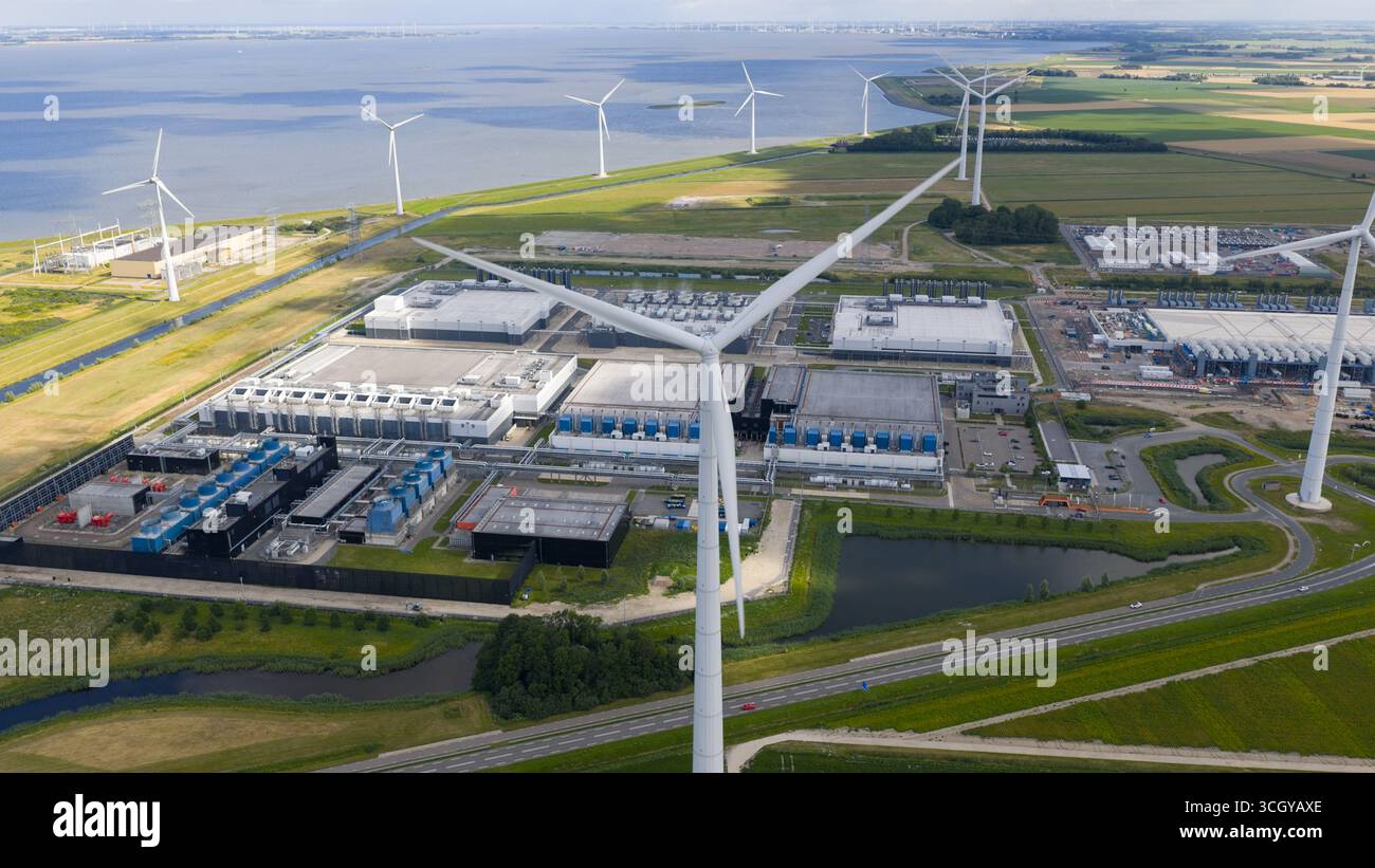 Riesiges Rechenzentrum, Rechenzentrum, Luftbild-Video in Eemshaven, Niederlande. Stockfoto