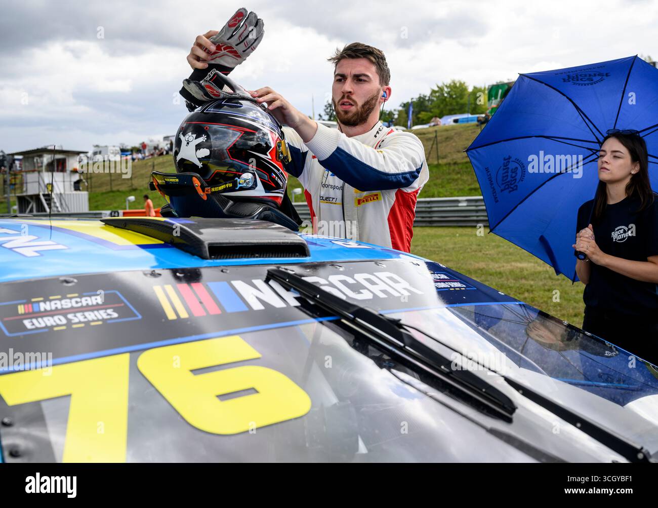 Most, Tschechische Republik. 30. August 2025. Das EuroNASCAR Pro-Rennen der NASCAR Euro Series fand am 30. August 2025 in der Tschechischen Republik statt. Michal macht das Bleekemolen Team am Anfang. Quelle: Ondrej Hajek/CTK Photo/Alamy Live News Stockfoto