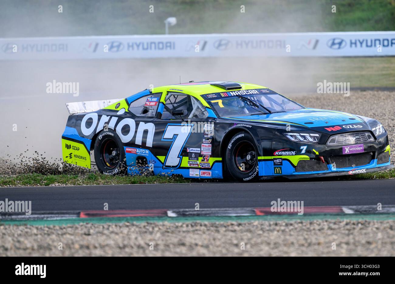 Most, Tschechische Republik. 30. August 2025. Das EuroNASCAR Pro-Rennen der NASCAR Euro Series fand am 30. August 2025 in der Tschechischen Republik statt. Martin Doubek aus der Tschechischen Republik von Hendriks Motorsport. Quelle: Ondrej Hajek/CTK Photo/Alamy Live News Stockfoto