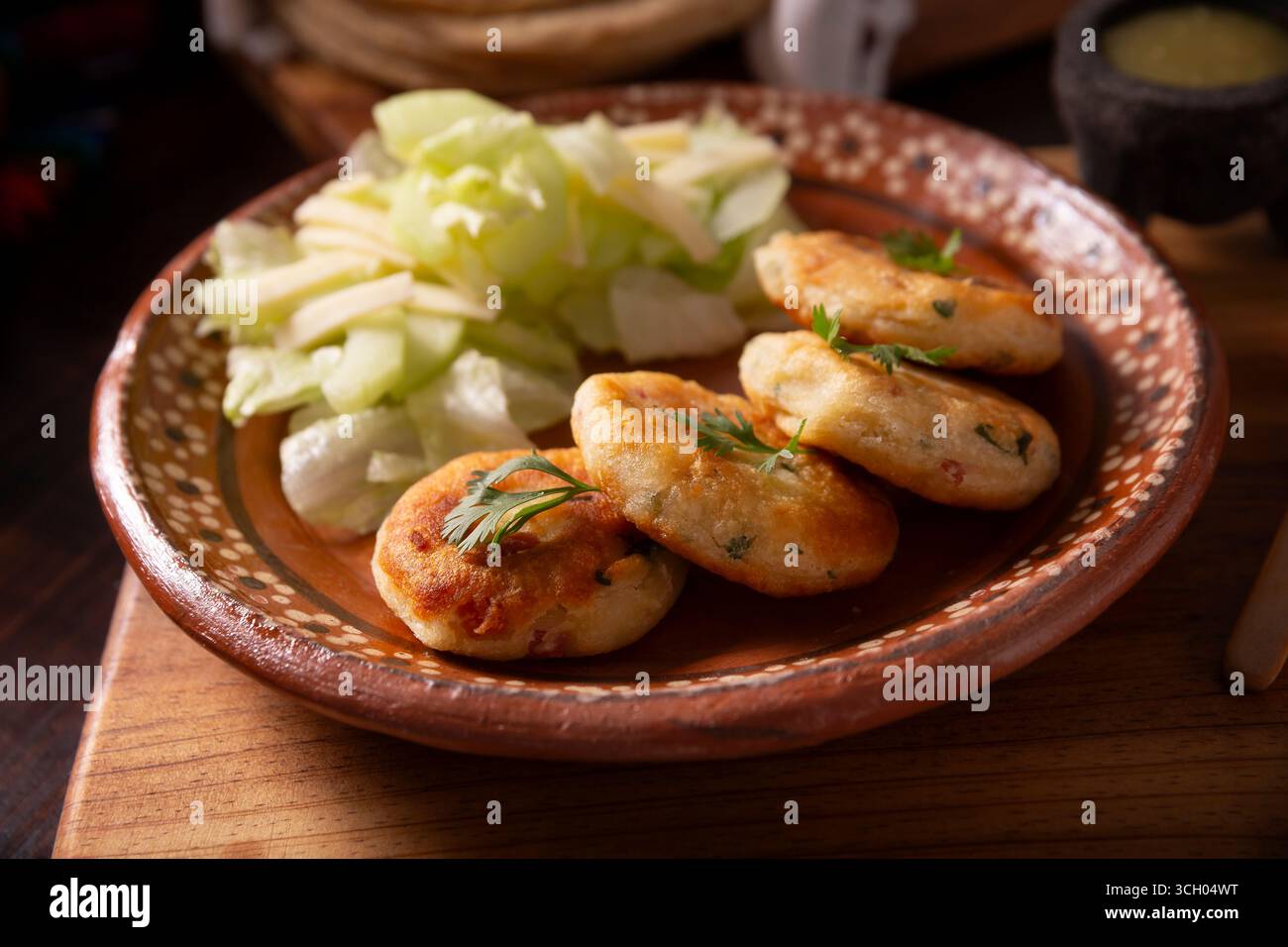 Kartoffelkuchen, ein sehr beliebtes hausgemachtes Gericht in vielen Ländern, in der traditionellen mexikanischen Küche sind sie als „Tortitas de Papa“ bekannt, es ist einfach, schnell Stockfoto