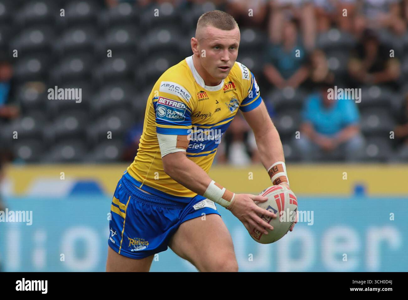 Rumpf, Großbritannien. 30. August 2025. MKM Stadium, West Park, Hull, East Yorkshire, 30. August 2025. Betfred Super League Hull FC gegen Leeds Rhinos Harry Newman von Leeds Rhinos Credit: Touchlinepics/Alamy Live News Stockfoto