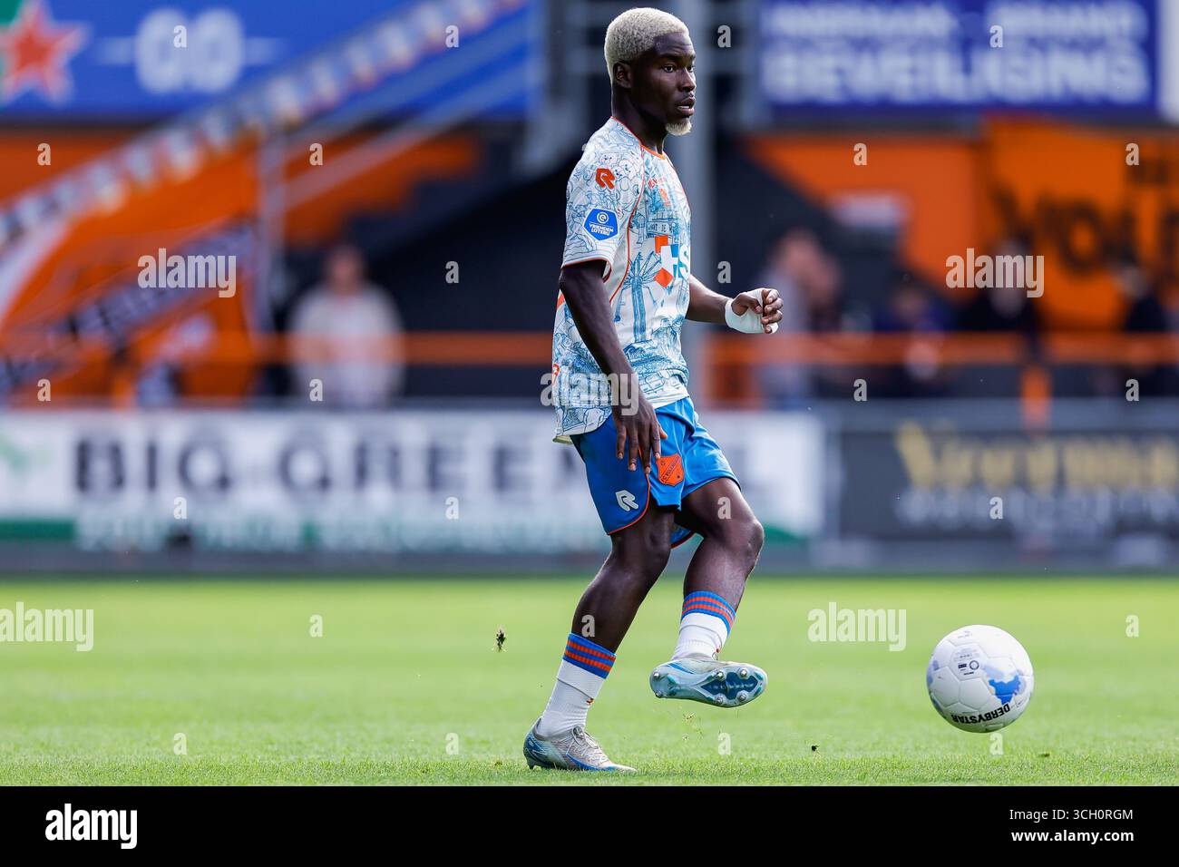Volendam: Yannick Leliendal trifft den Ball in der vierten Runde der Eredivisie-Saison 2025/2026. Das Spiel findet am 30. August 2025 im Kras Stadion in Volendam, Niederlande, gegen den AFC Ajax Amsterdam statt. (VK Sportphoto/Raymond Smit) Stockfoto