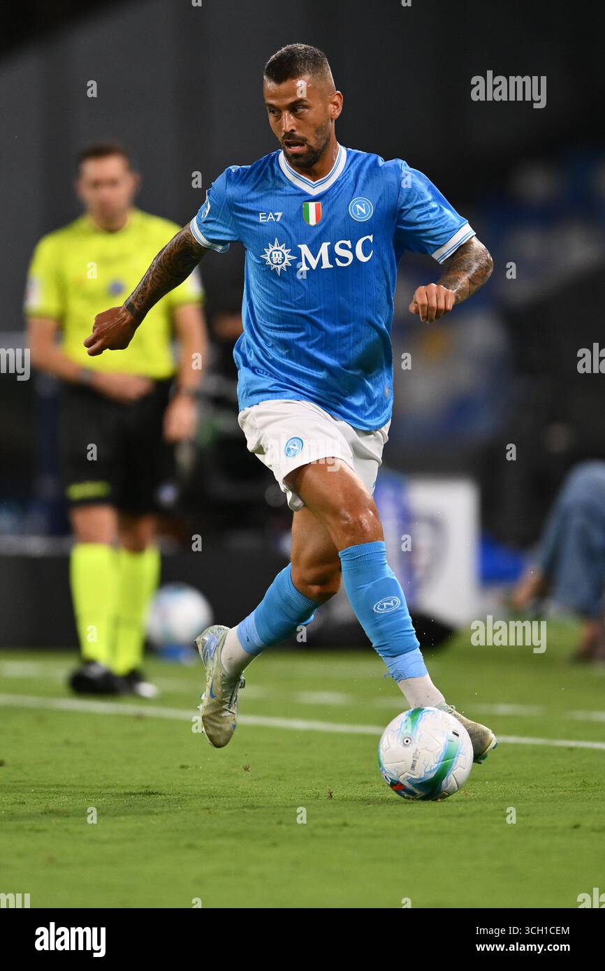 Leonardo Spinazzola von S.S.C. Napoli spielt am 2. Tag der Serie A Meisterschaft zwischen S.S.C. Napoli und Cagliari Calcio im Diego Armando Maradona Stadium am 30. August 2025 in Neapel. Stockfoto