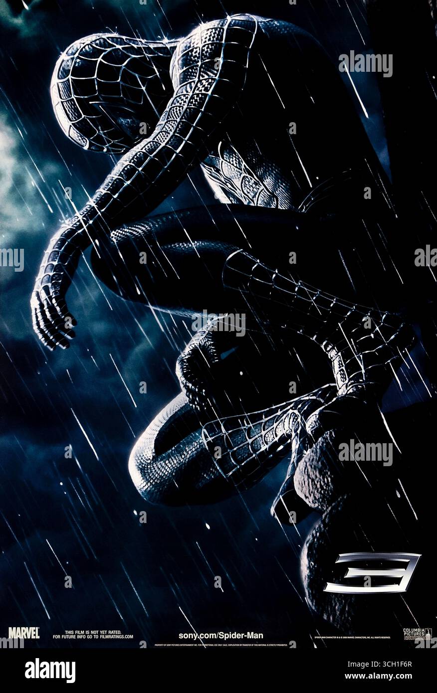 Spider-man 3 (2007) von Sam Raimi mit Tobey Maguire, Kirsten Dunst und James Franco. Peter kämpft gegen den Sandmann, einen rachsüchtigen Harry Osborn und einen korrumpierenden Alien-Symbionten, der seine dunklere Seite entfesselt. Foto eines Original-Posters aus dem Jahr 2007 (US Advance Poster), das NUR ZUR REDAKTIONELLEN VERWENDUNG VERWENDET WIRD. Quelle: BFA / Sony Pictures veröffentlichen Stockfoto