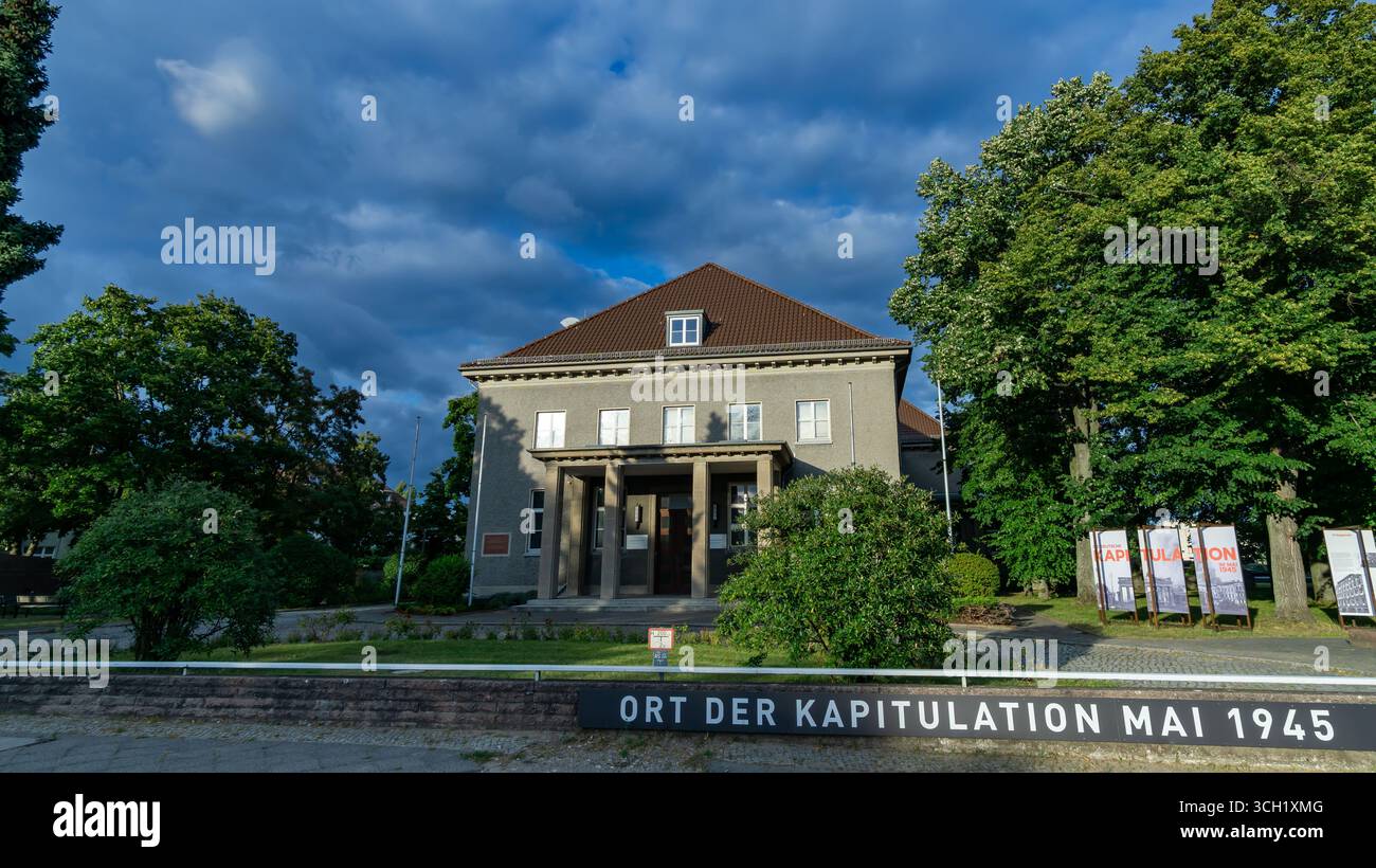 Ehemaliges Offizierskasino in Karlshorst, heute Museum zur Kapitulation an die Alliierten am 8. Mai 1945 (Museum Berlin-Karlshorst). Stockfoto