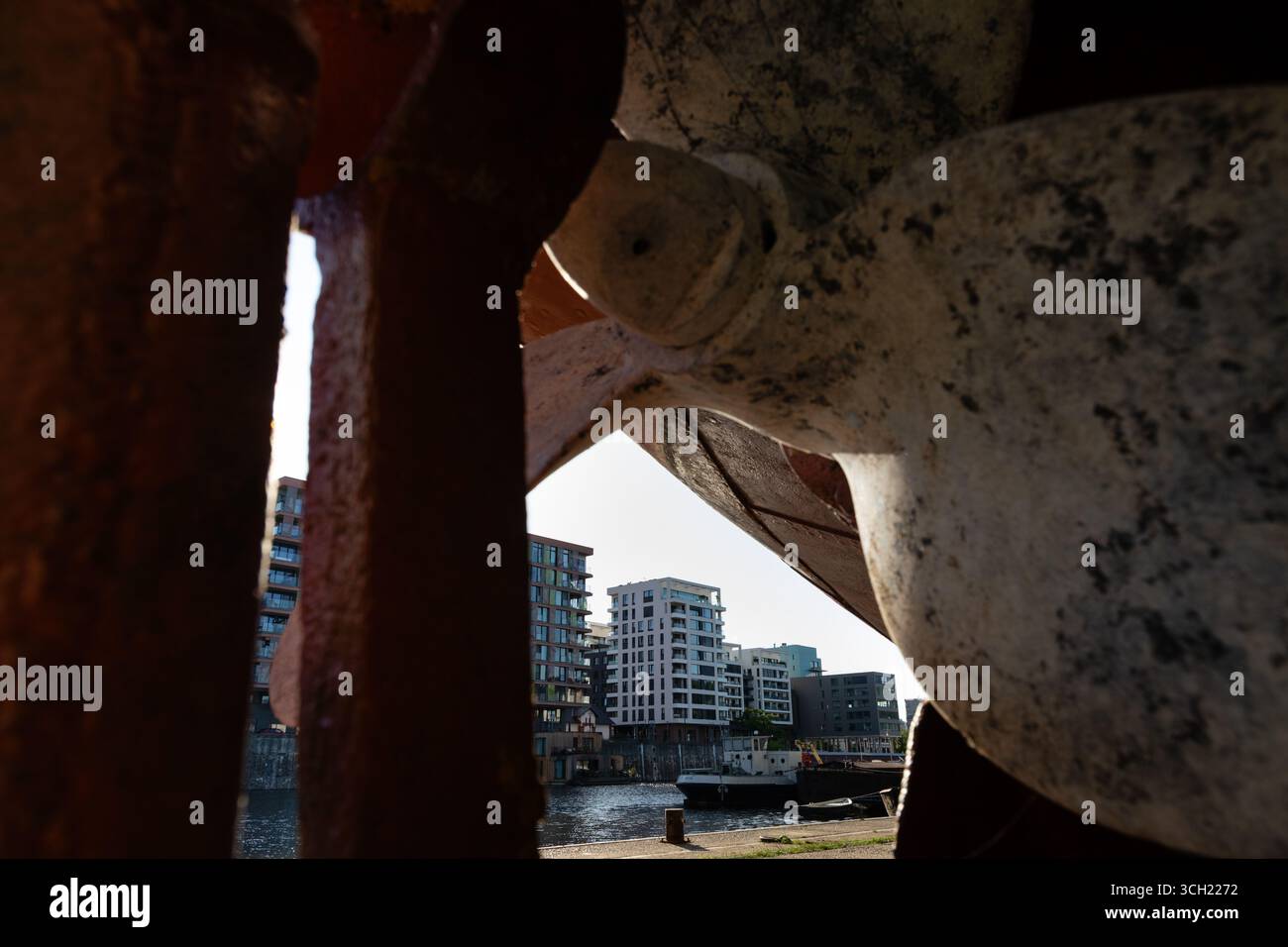 Neu gebaute Apartmenthäuser mit Blick auf den Prager Hafen Holešovice. Stockfoto