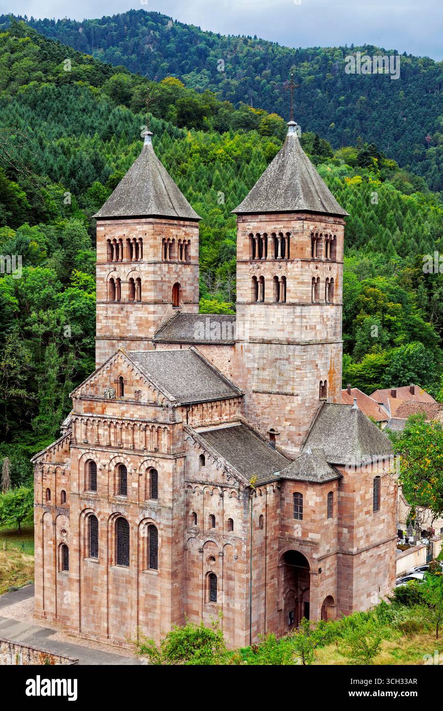 Das Kloster Murbach im Elsass ist eines der ältesten romanischen Gewölbebauten. Das Kloster wurde 727 von Eberhard, Graf von Elsaß, und esta gegründet Stockfoto