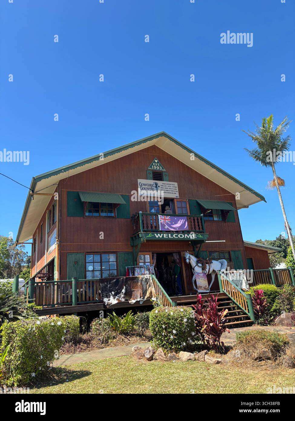 Cowgirl Country Boutique, Shopping in coolen historischen Gebäuden, Yungaburra, Atherton Tablelands, in der Nähe von Cairns, Queensland, Australien. Kein MR oder PR Stockfoto