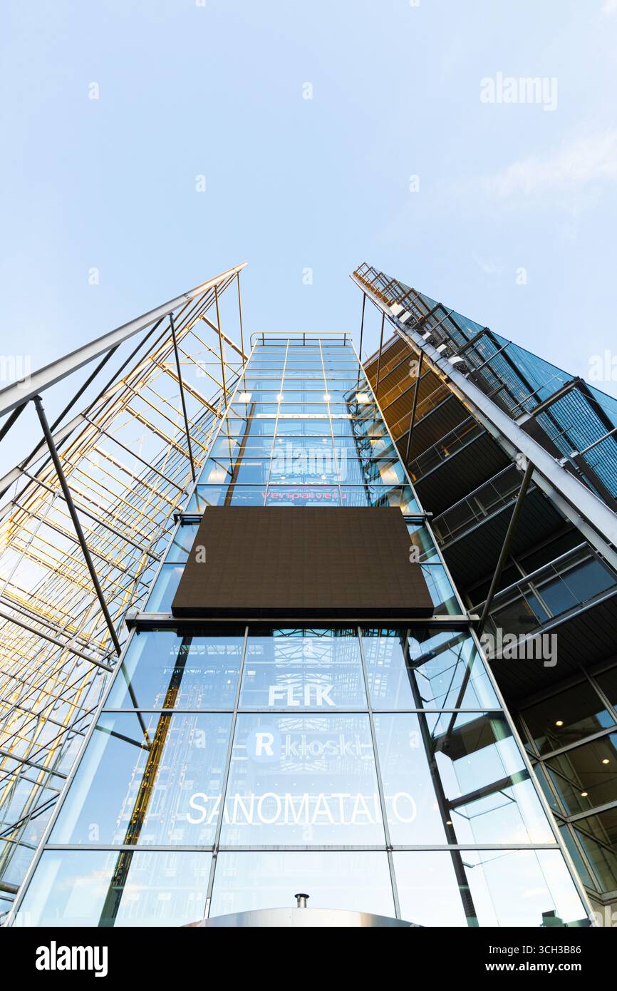 Helsinki, Finnland. August 2025. Die moderne Architektur der Paläste im Stadtzentrum Stockfoto