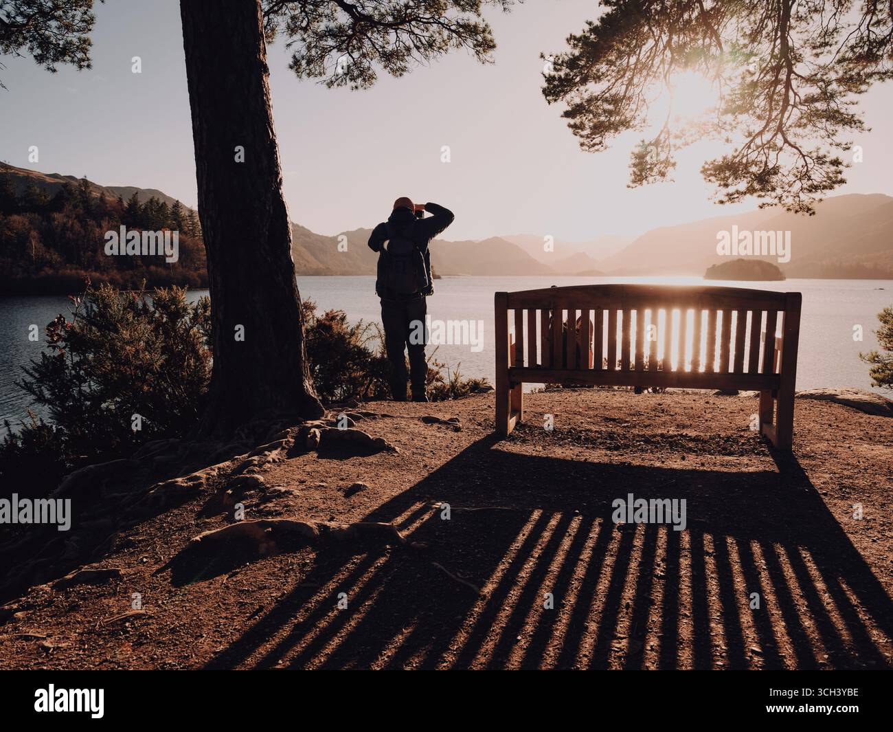 Machen Sie ein Foto im Friars' Crag/Cragg oder Friars Crag, Aussichtspunkt auf Derwentwater in der Nähe von Keswick, Lake District National Park, England, Großbritannien Stockfoto