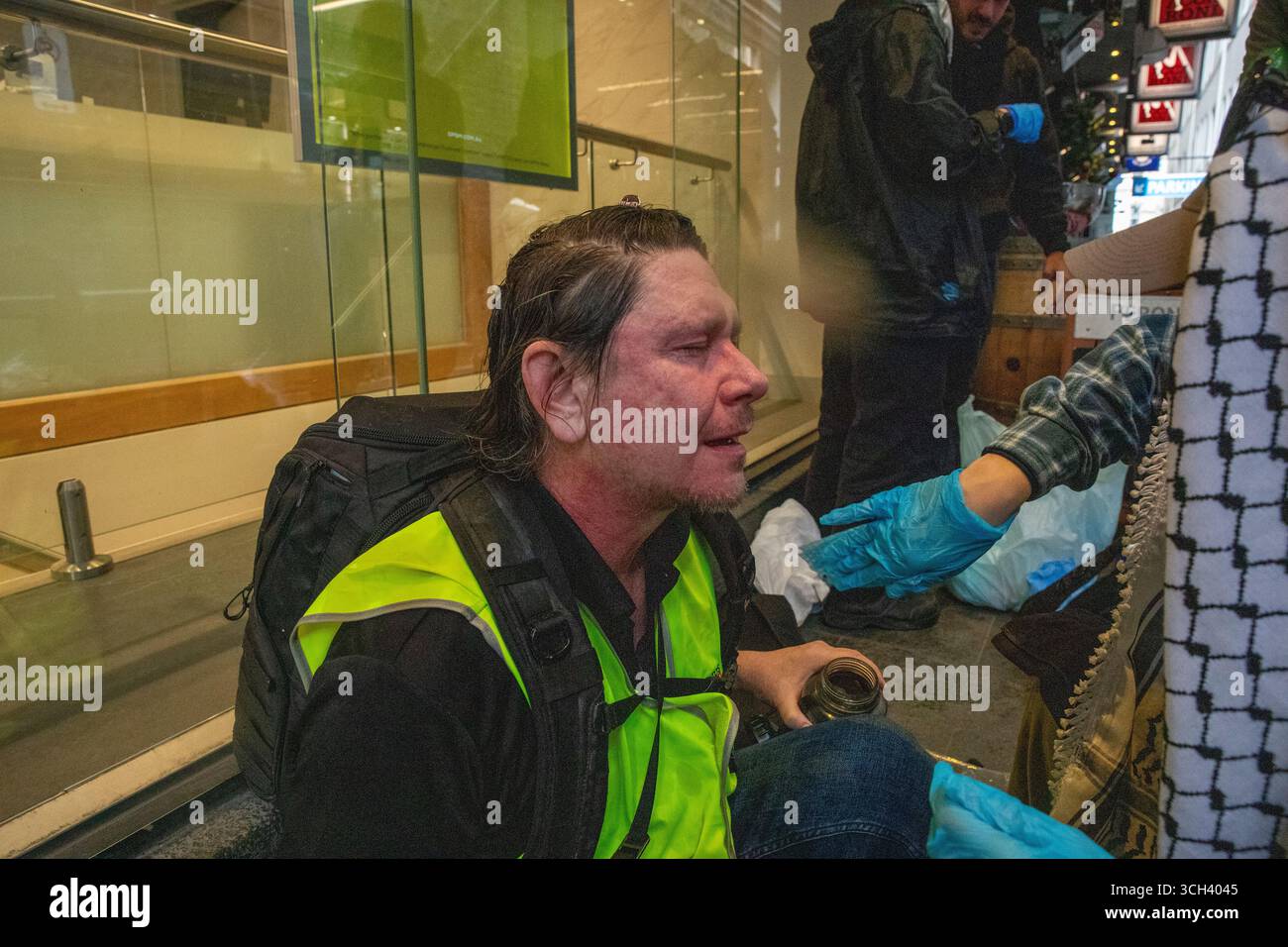 März für Australien (neo-nazi organisierte Veranstaltung) und der pro-palästinensische/Anti-Völkermord-Gegenprotest. Stockfoto