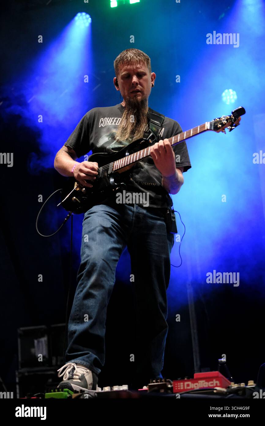 Jedburgh, Großbritannien. 31. August 2025. Am zweiten Tag des EdgeFest 2025 in Lilliardsedge bei Jedburgh tritt das Western End am 30. August 2025 auf. EdgeFest 2025, Musikfestival. Ein wachsendes Musikfestival in den schottischen Grenzen, das jetzt im dritten Jahr in Lilliardsedge in der Nähe von Jedburgh stattfindet. Musik und Unterhaltung für die ganze Familie, unter dem großen Dach. (Quelle: Rob Gray/Alamy Live News Stockfoto