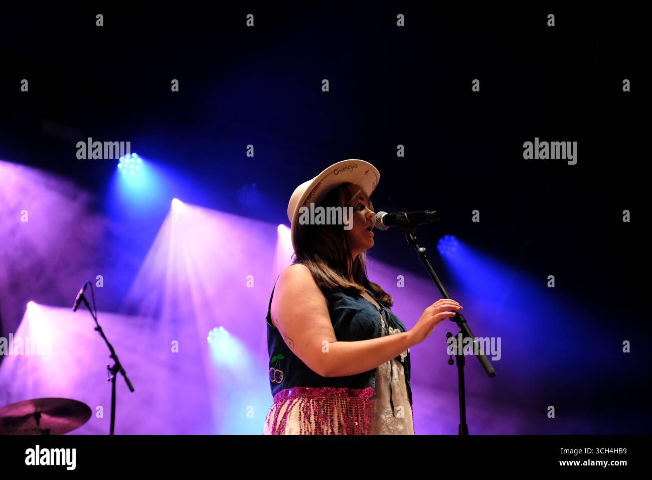 Jedburgh, Großbritannien. 31. August 2025. Lucy Tay trat am 30. August auf der Bühne des EdgeFest 2025 in Lilliardsedge nahe Jedburgh auf 2025. EdgeFest 2025, Musikfestival. Ein wachsendes Musikfestival in den schottischen Grenzen, das jetzt im dritten Jahr in Lilliardsedge in der Nähe von Jedburgh stattfindet. Musik und Unterhaltung für die ganze Familie, unter dem großen Dach. (Quelle: Rob Gray/Alamy Live News Stockfoto