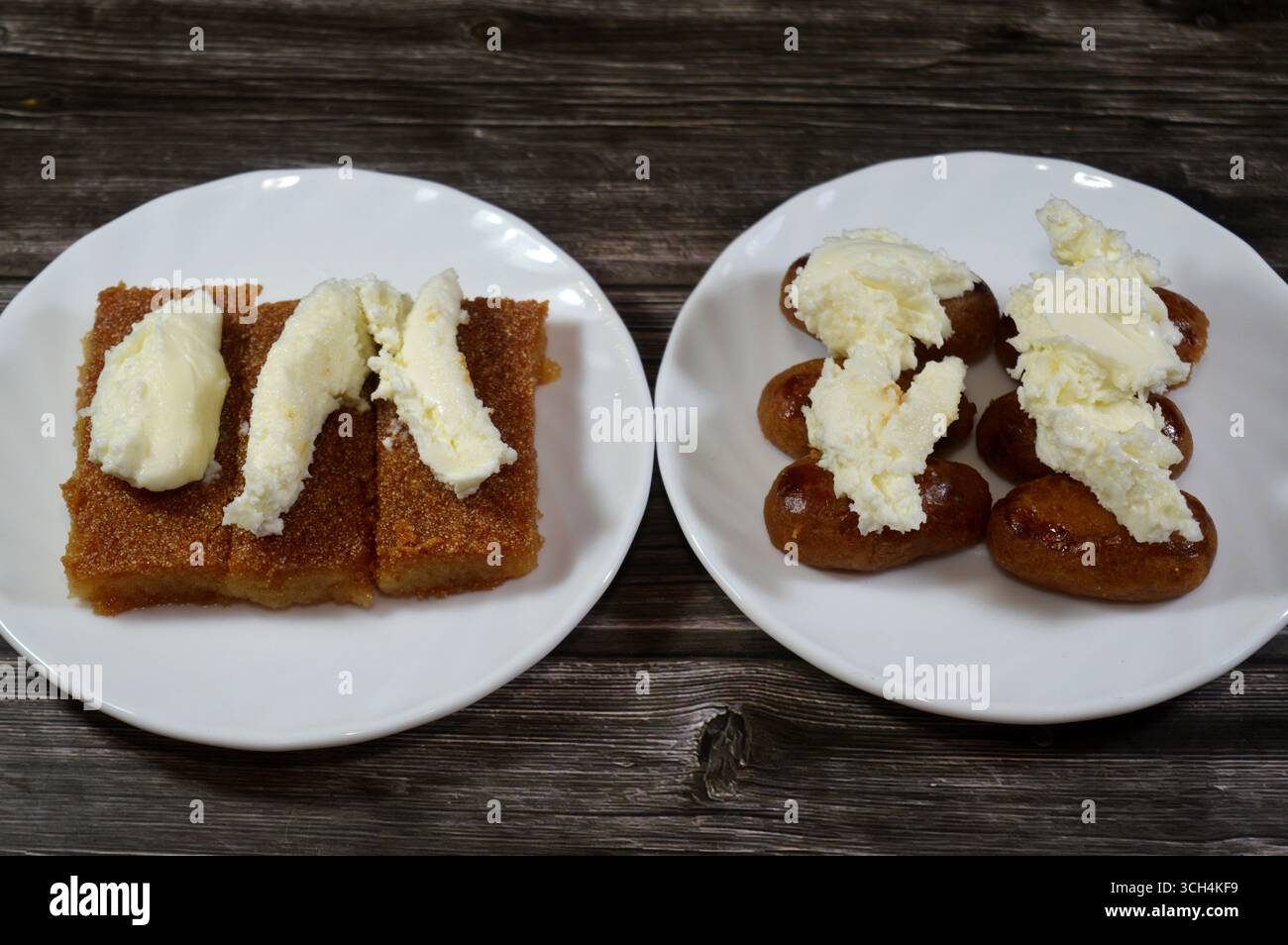 Desserts von Sekerpare (Romoosh el Set), Grießkekse, Romoush Elset mit Sirup, Plain Basbosa oder Basbusa mit Honigzuckersirup mit Milchcreme Q Stockfoto