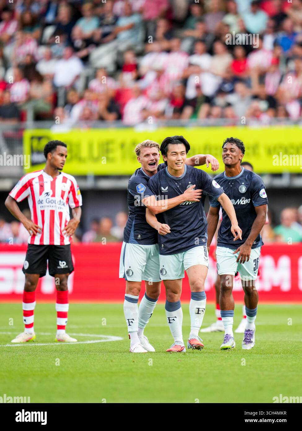 Rotterdam, Niederlande. 31. August 2025. Rotterdam - SEM Steijn von Feyenoord, Ayase Ueda von Feyenoord während der vierten Runde der Eredivisie Saison 2025/2026. Das Spiel findet am 31. August 2025 in Rotterdam in Het Kasteel statt. Credit: Box to Box Pictures/Alamy Live News Stockfoto