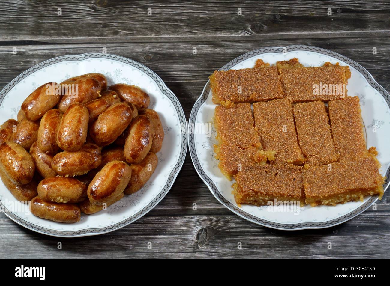 Östliche Desserts von Sekerpare (Romoosh el Set), Grießkekse, Romoush Elset mit Sirup, köstliche türkische Kekse und Plain Basbosa oder Basbusa wi Stockfoto