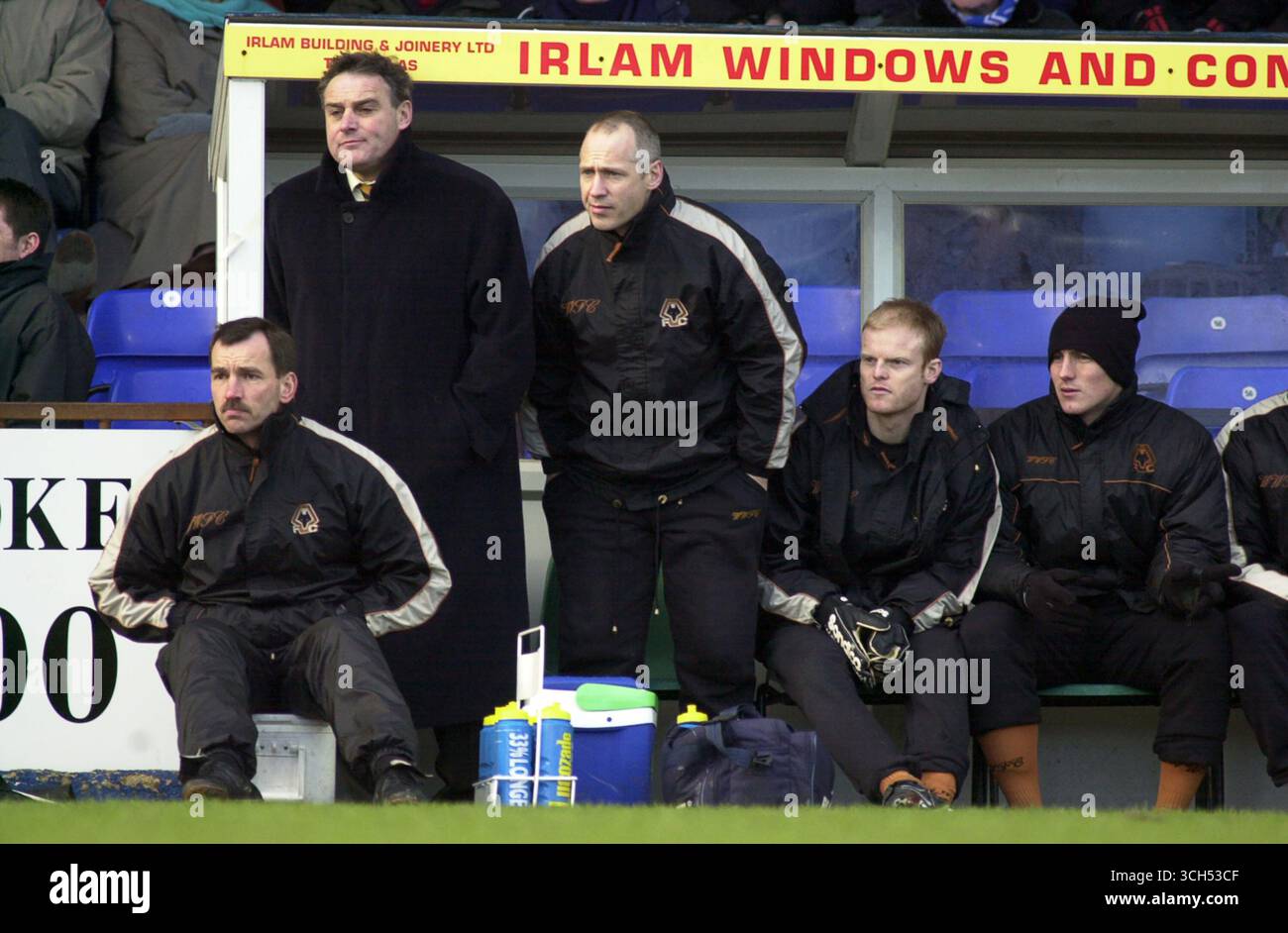 Wolves Manager Dave Jones, Barry Holmes, Sean Connelly, Keith Andrews.Stockport County gegen Wolverhampton Wanderers, 23. Februar 2002 Stockfoto