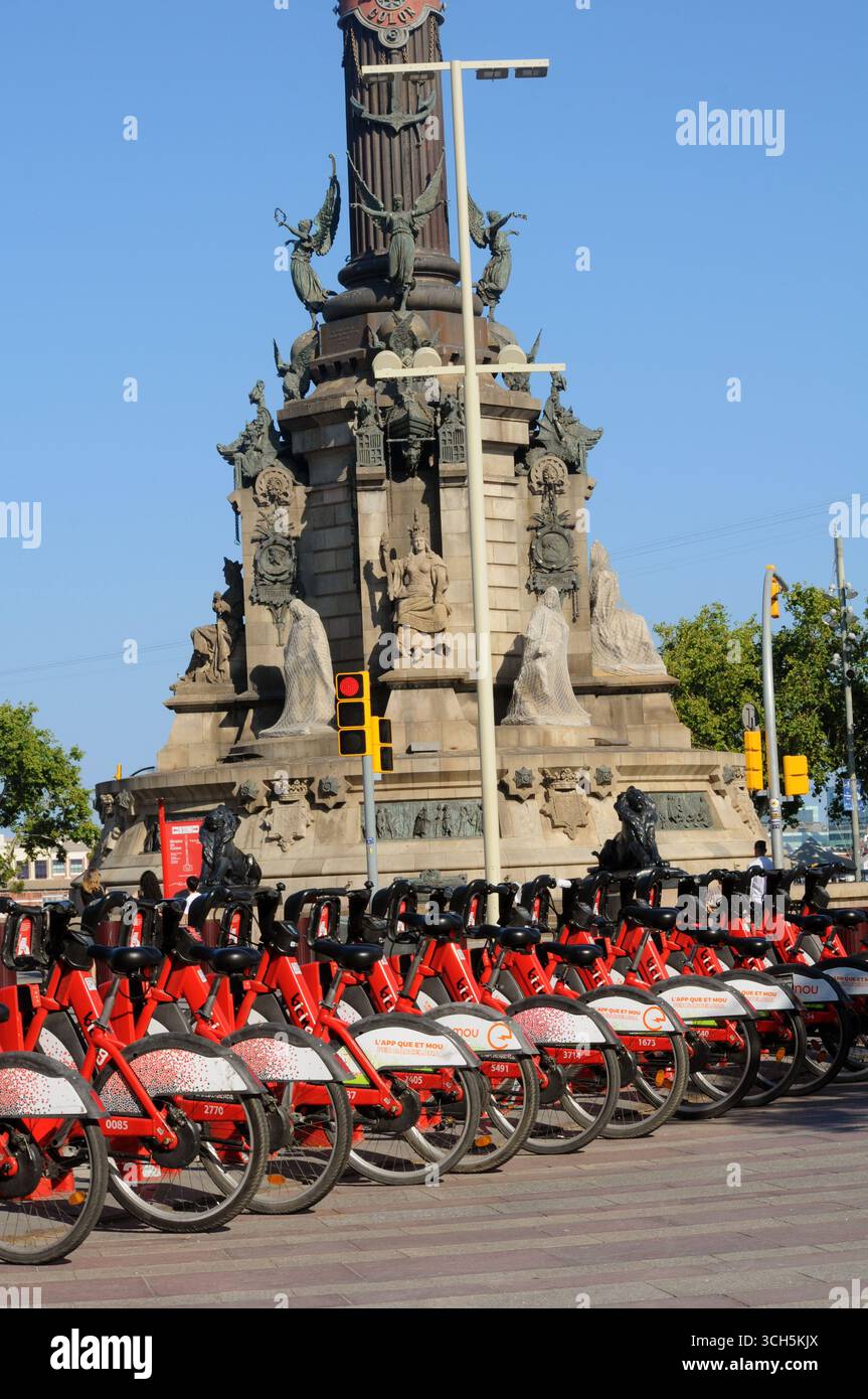 Fahrradverleih Fahrräder hintereinander geparkt, Barcelona, Spanien. Stockfoto